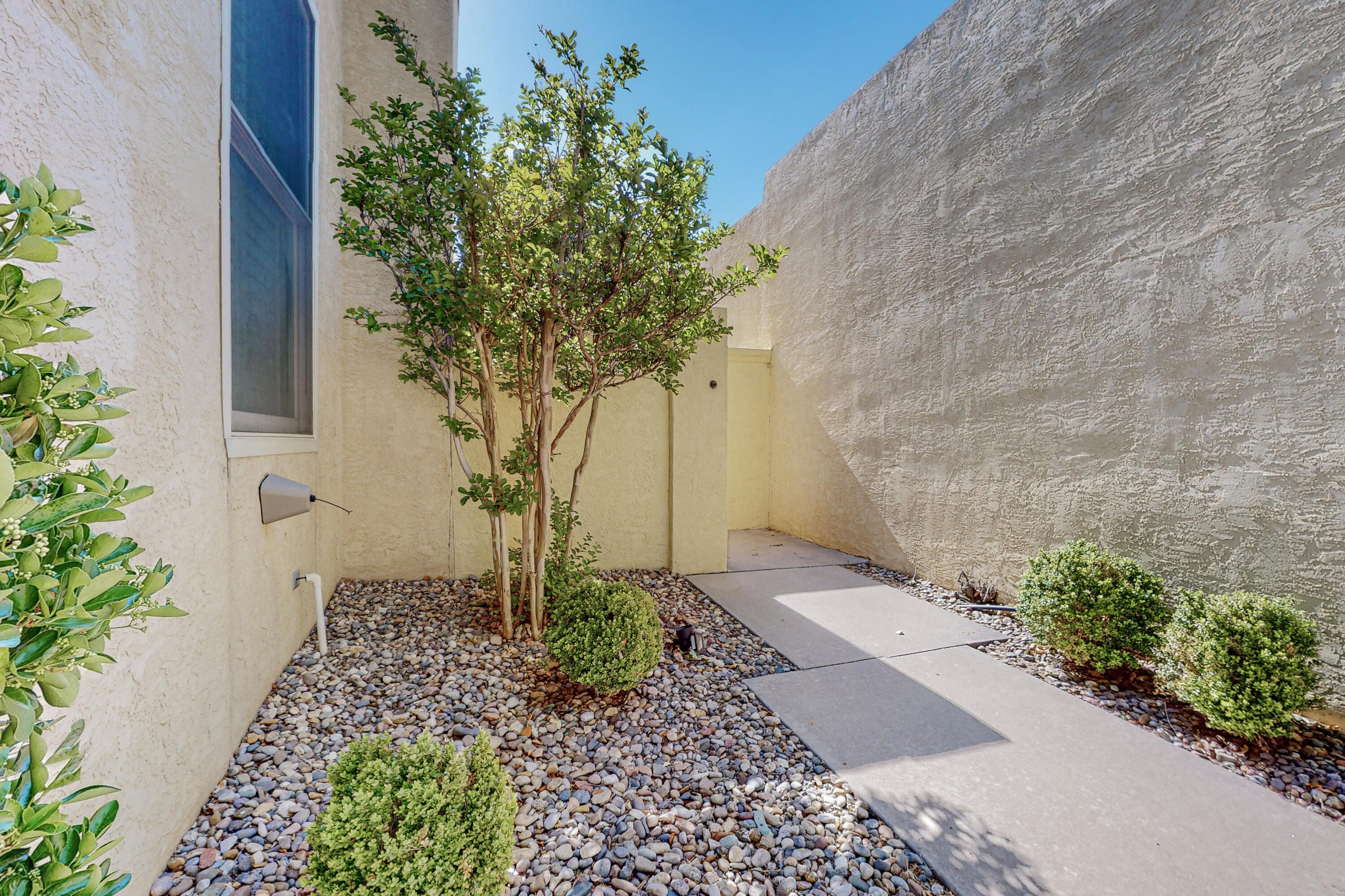 7908 Woodridge Drive NE