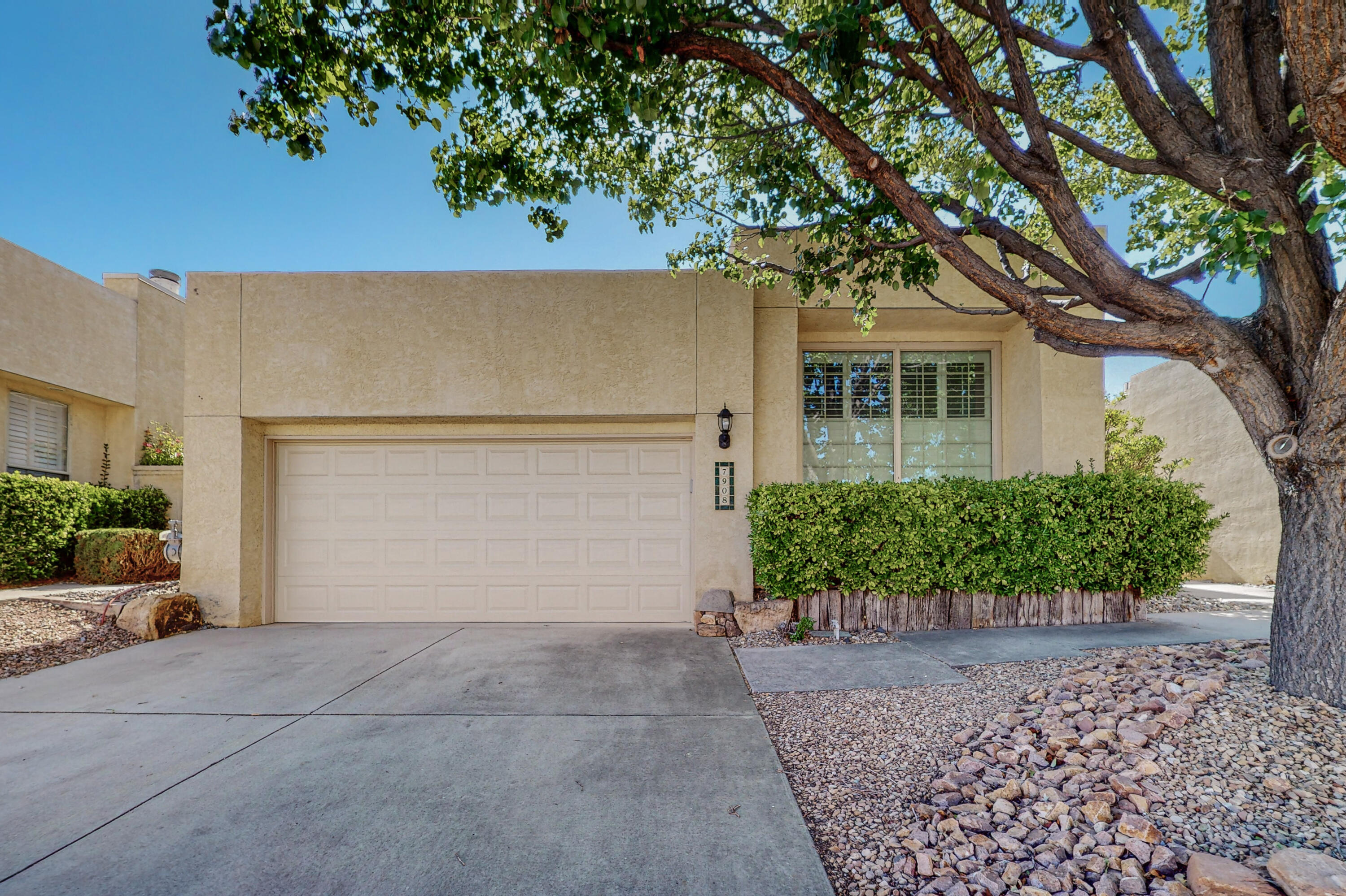 7908 Woodridge Drive NE