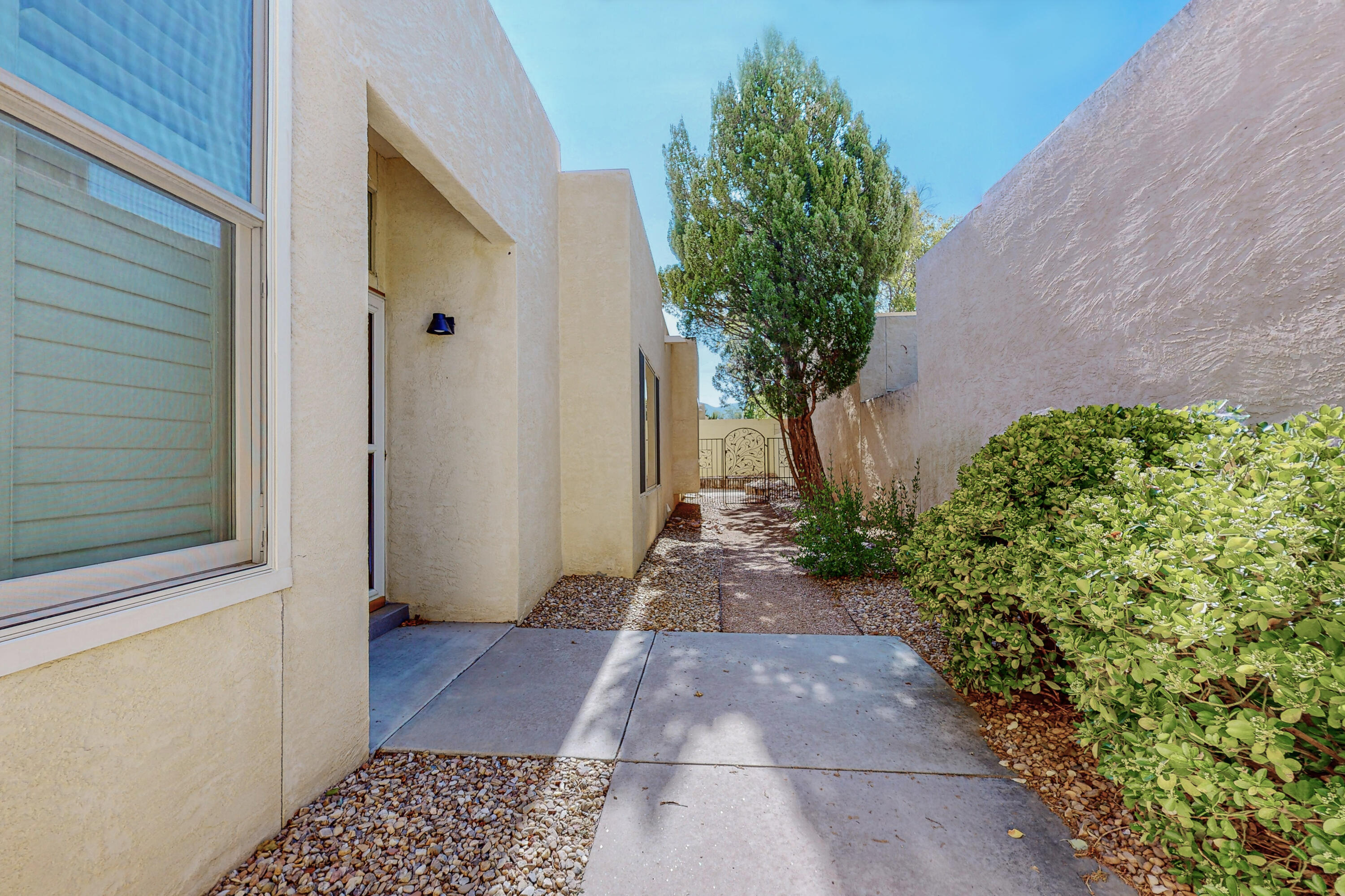 7908 Woodridge Drive NE