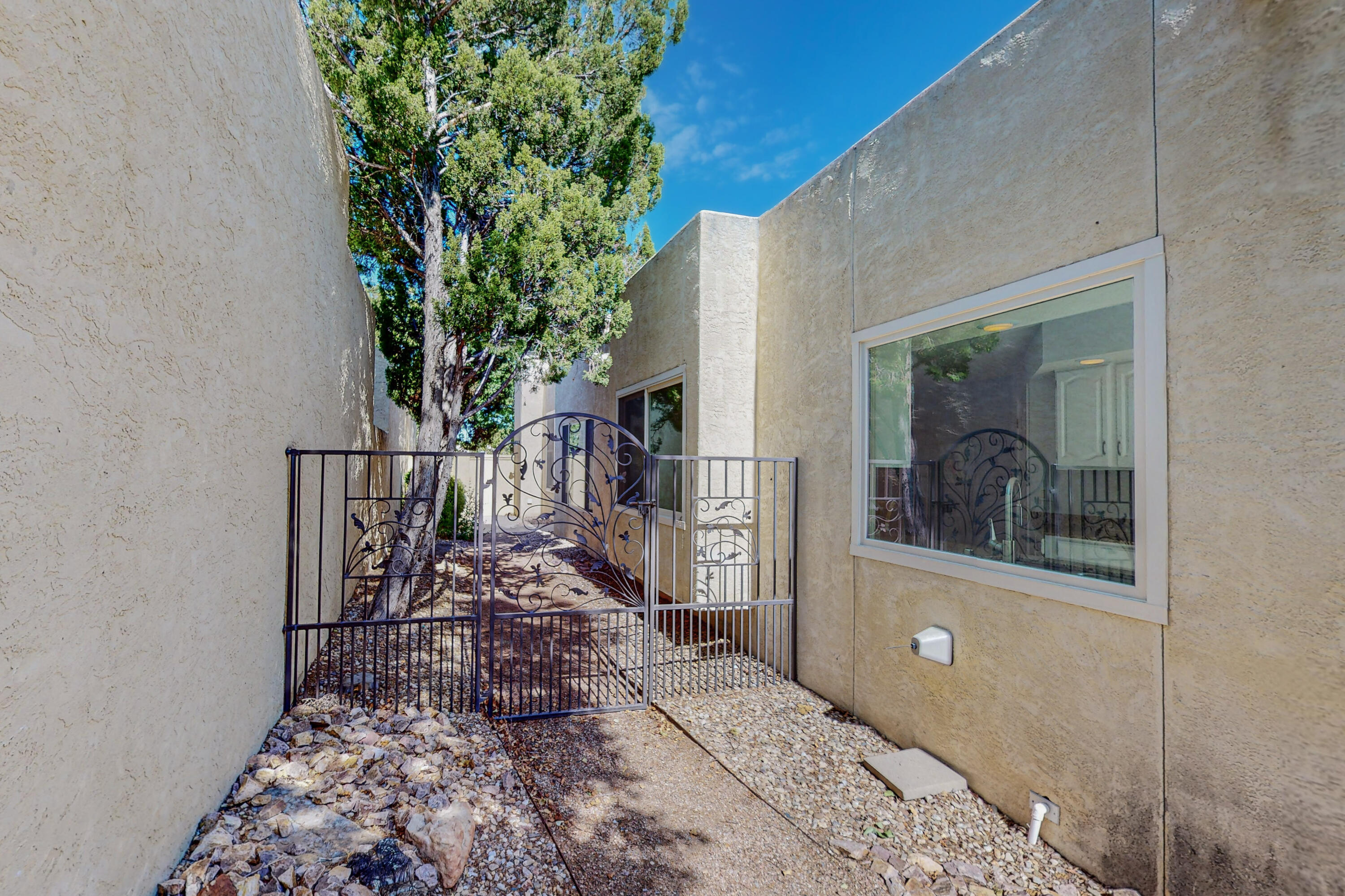 7908 Woodridge Drive NE