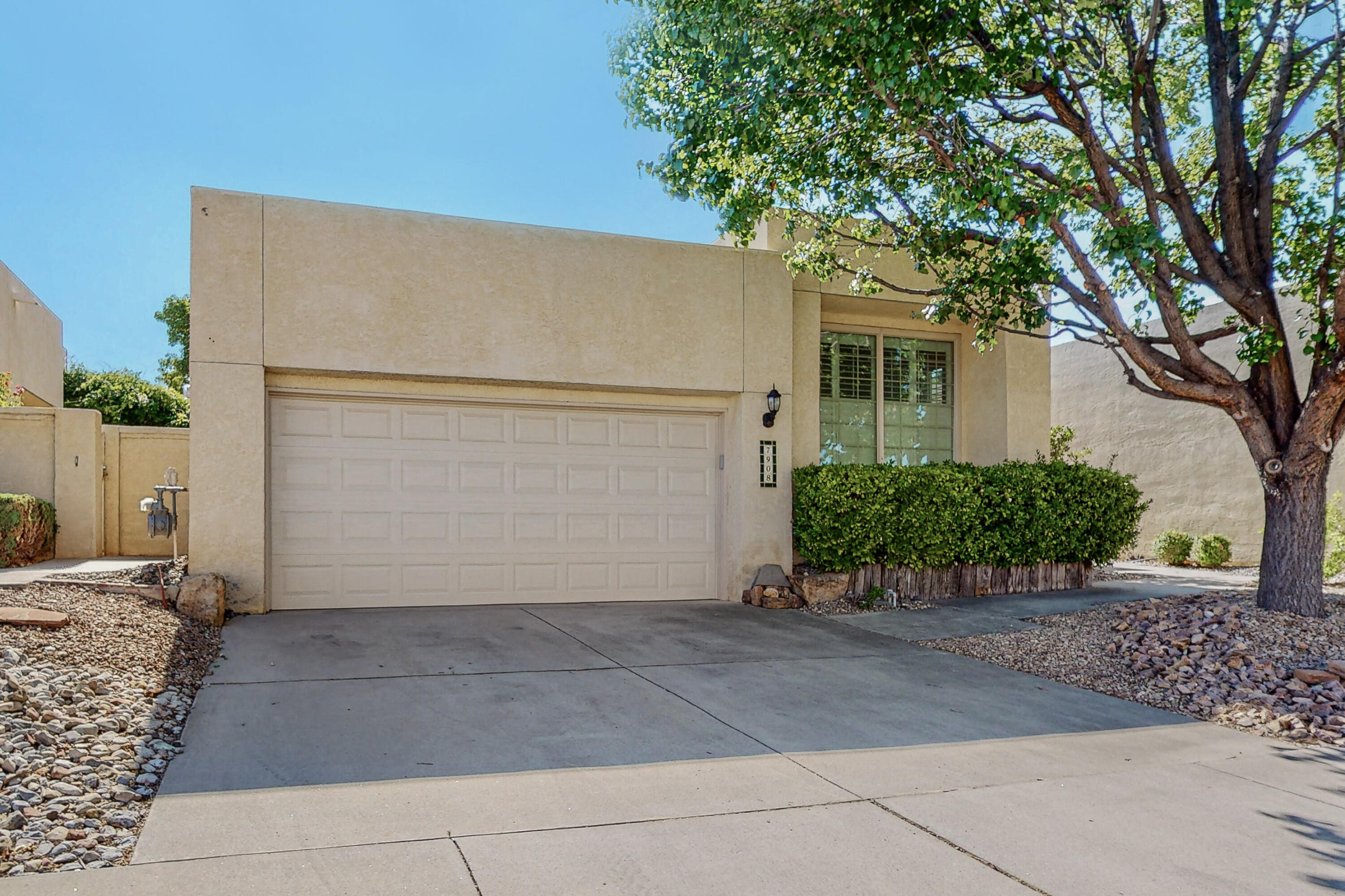 7908 Woodridge Drive NE