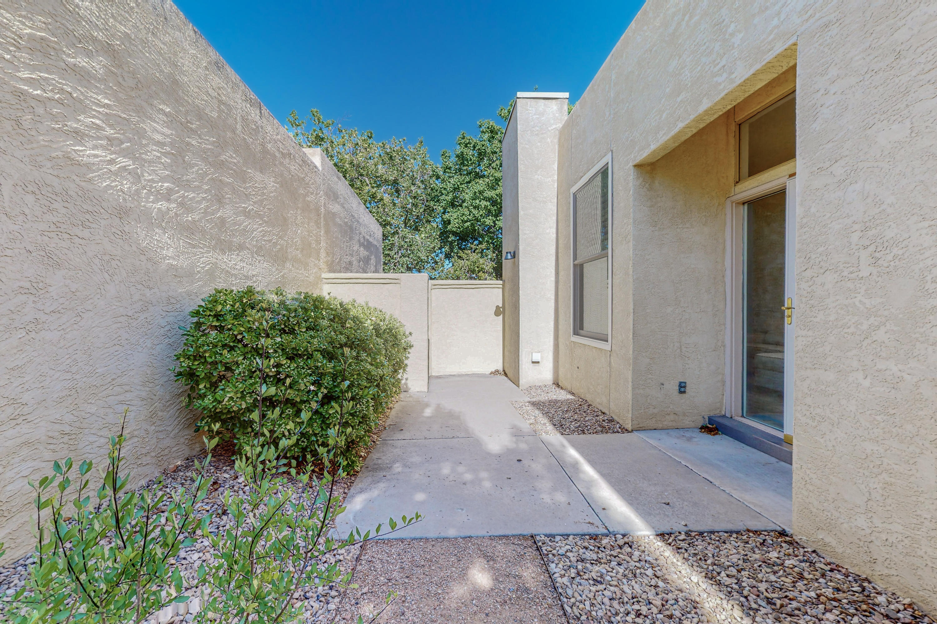 7908 Woodridge Drive NE
