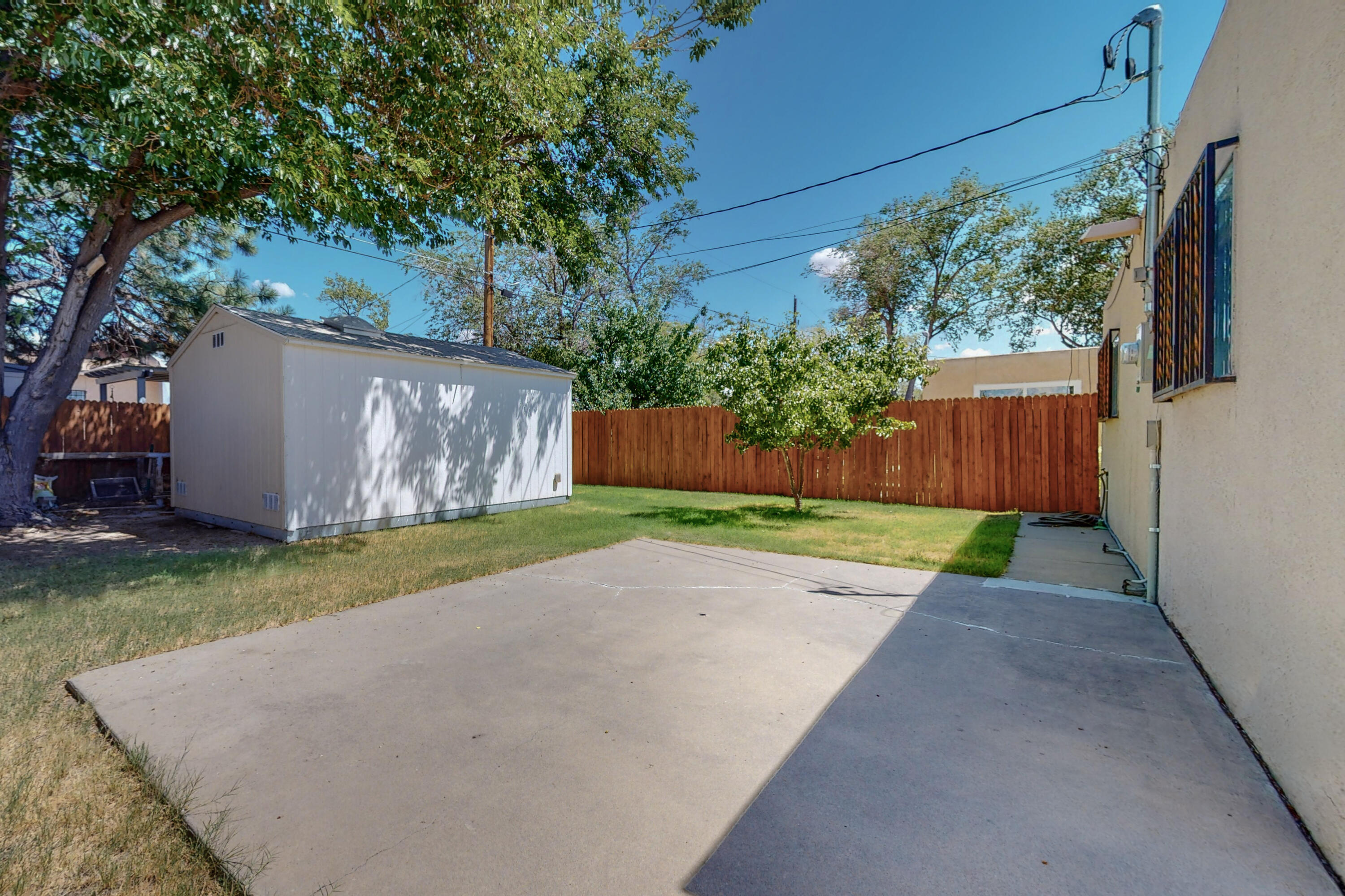 612 Palomas Drive SE