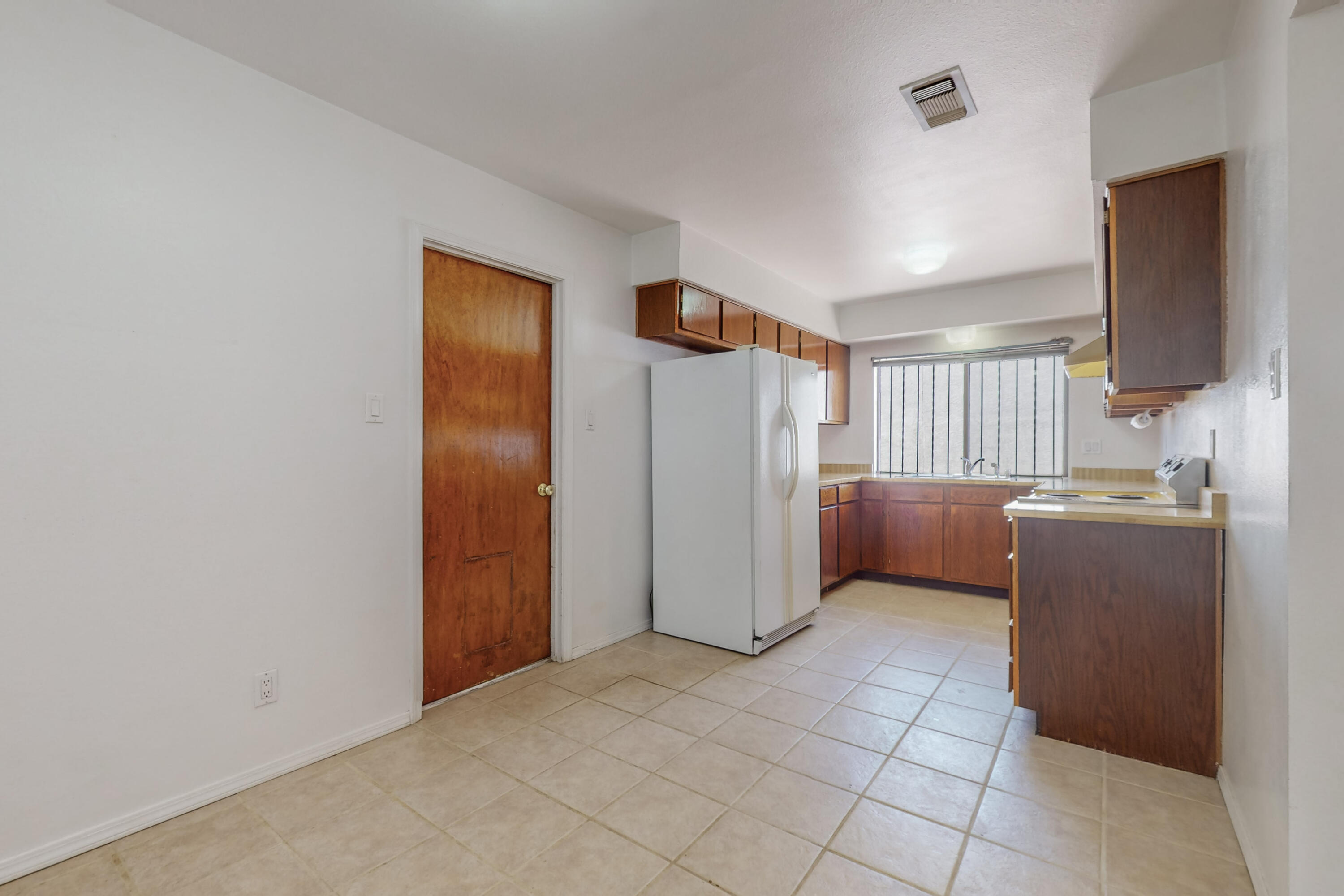 612 Palomas Drive SE