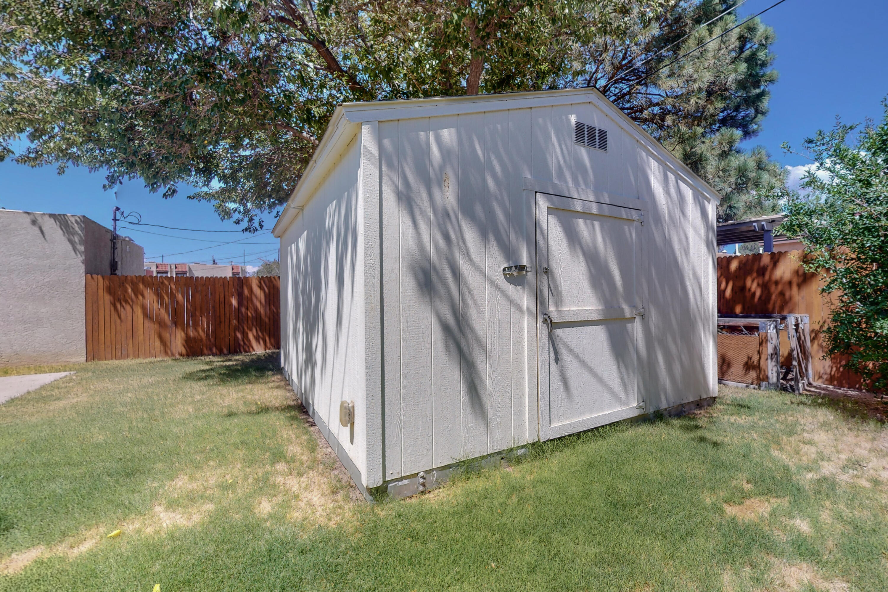 612 Palomas Drive SE