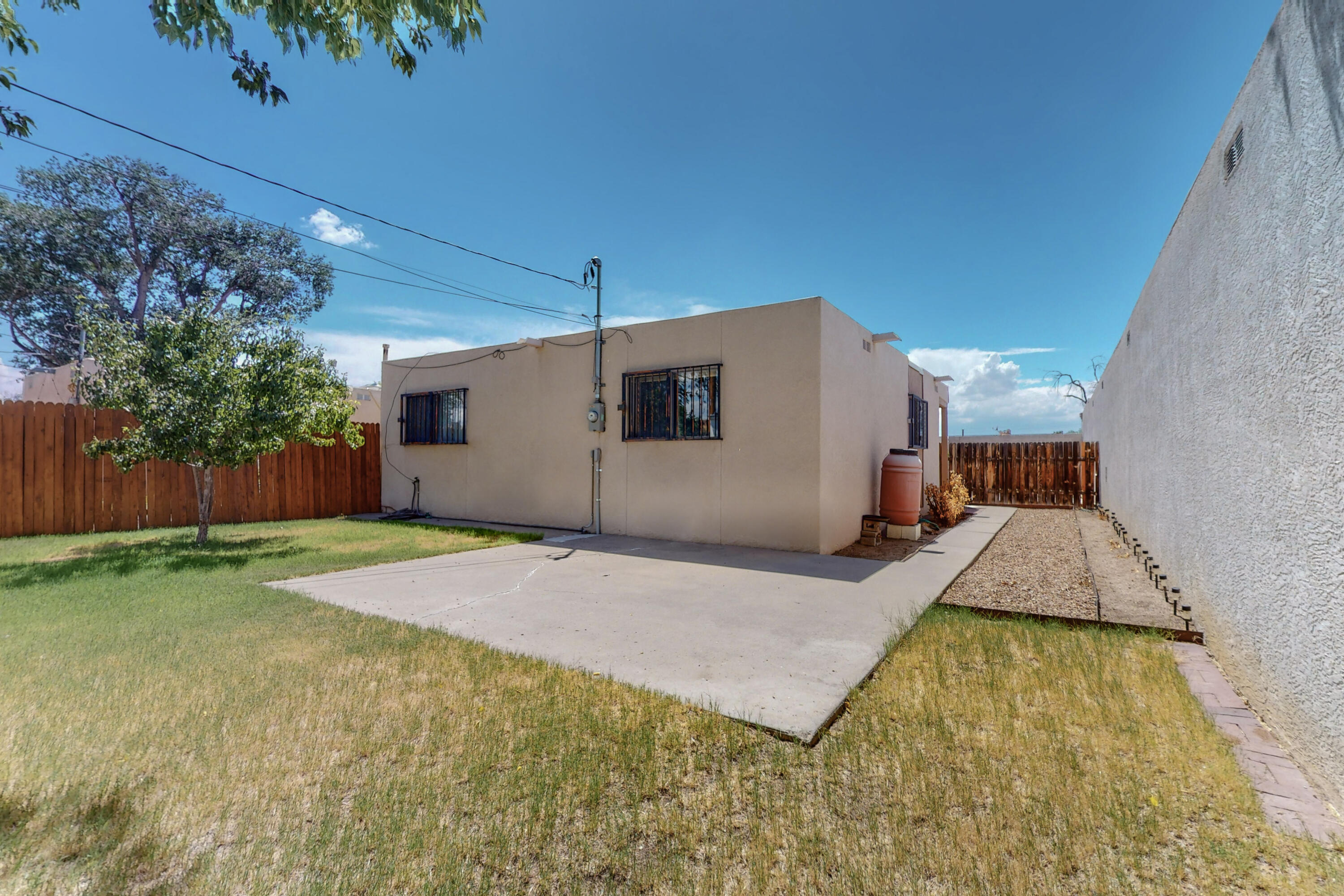 612 Palomas Drive SE