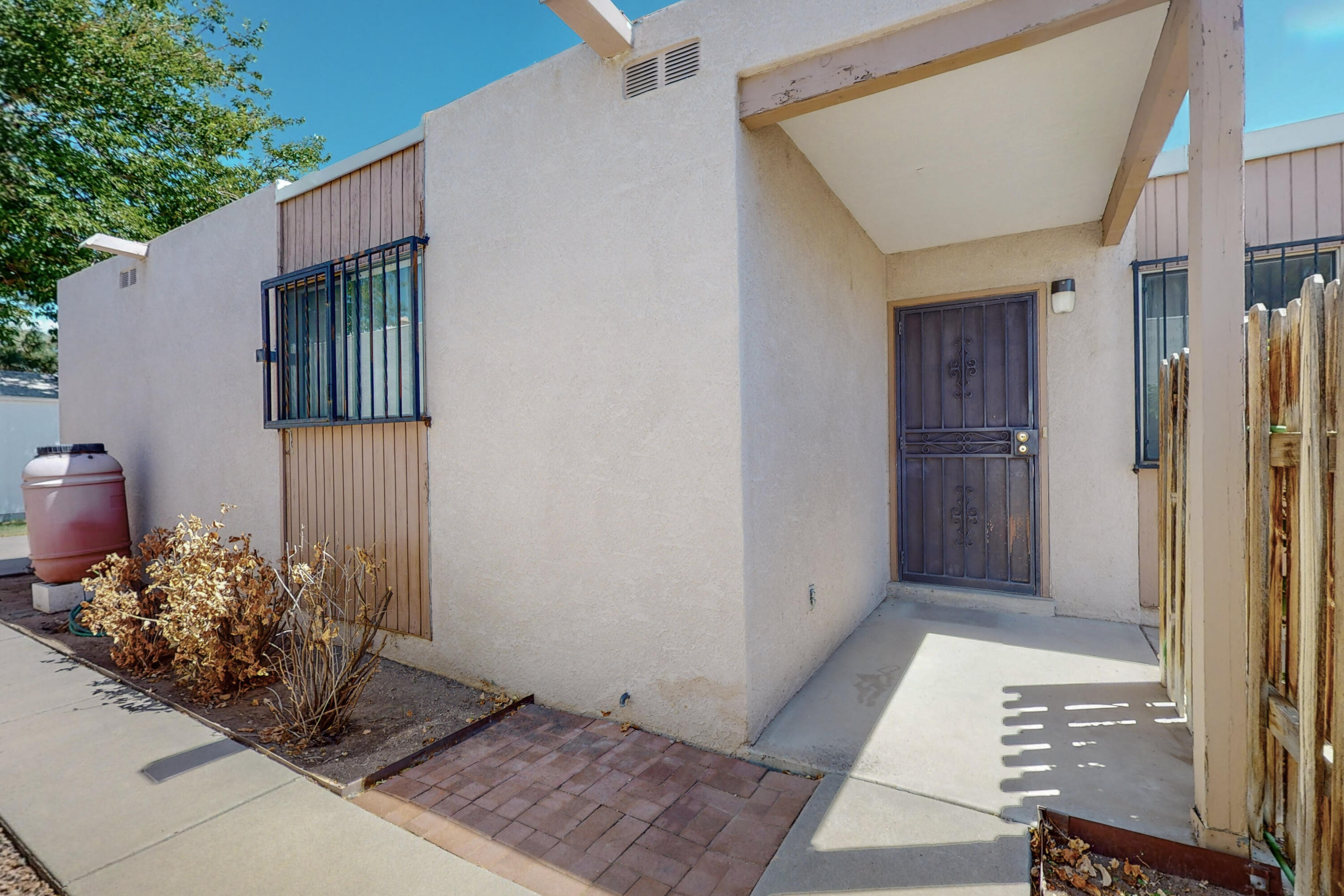 612 Palomas Drive SE