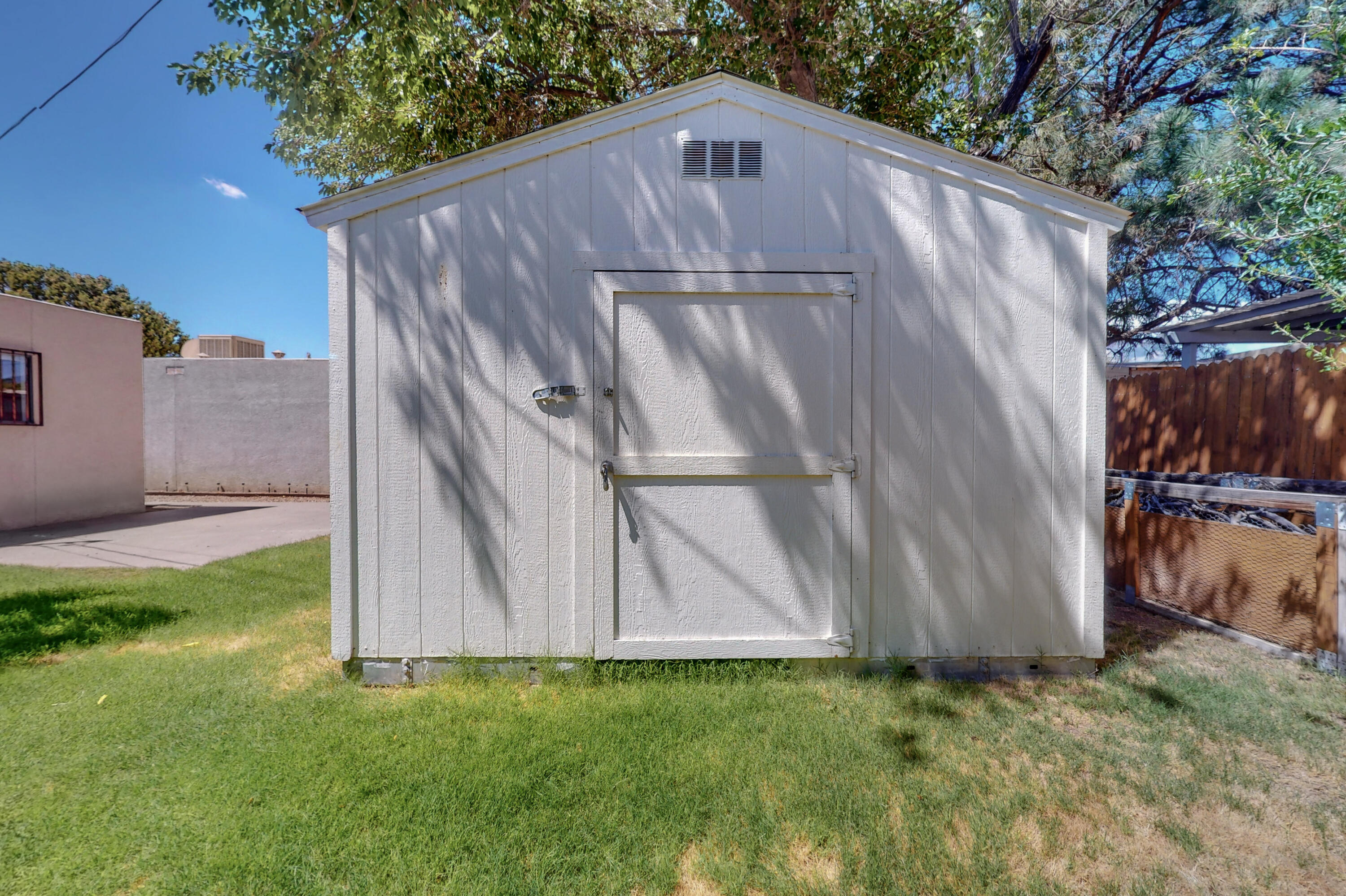 612 Palomas Drive SE