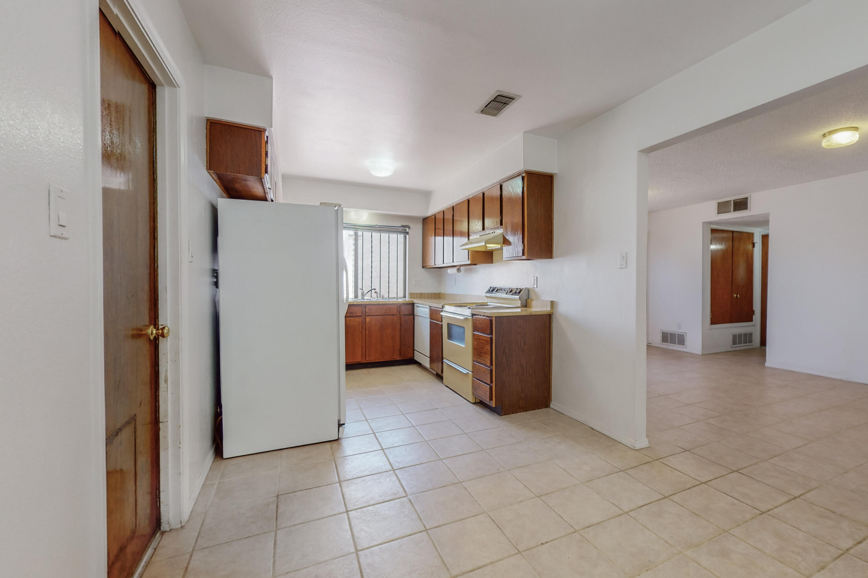 612 Palomas Drive SE