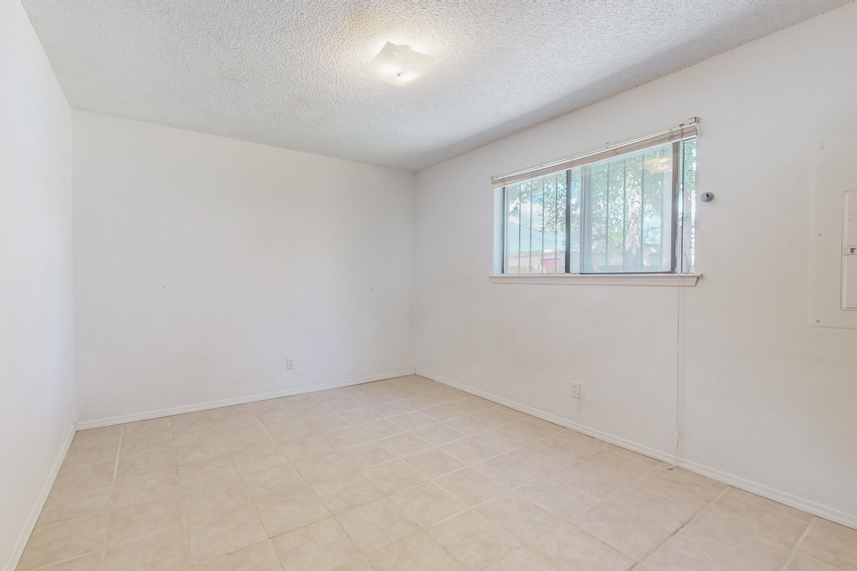 612 Palomas Drive SE