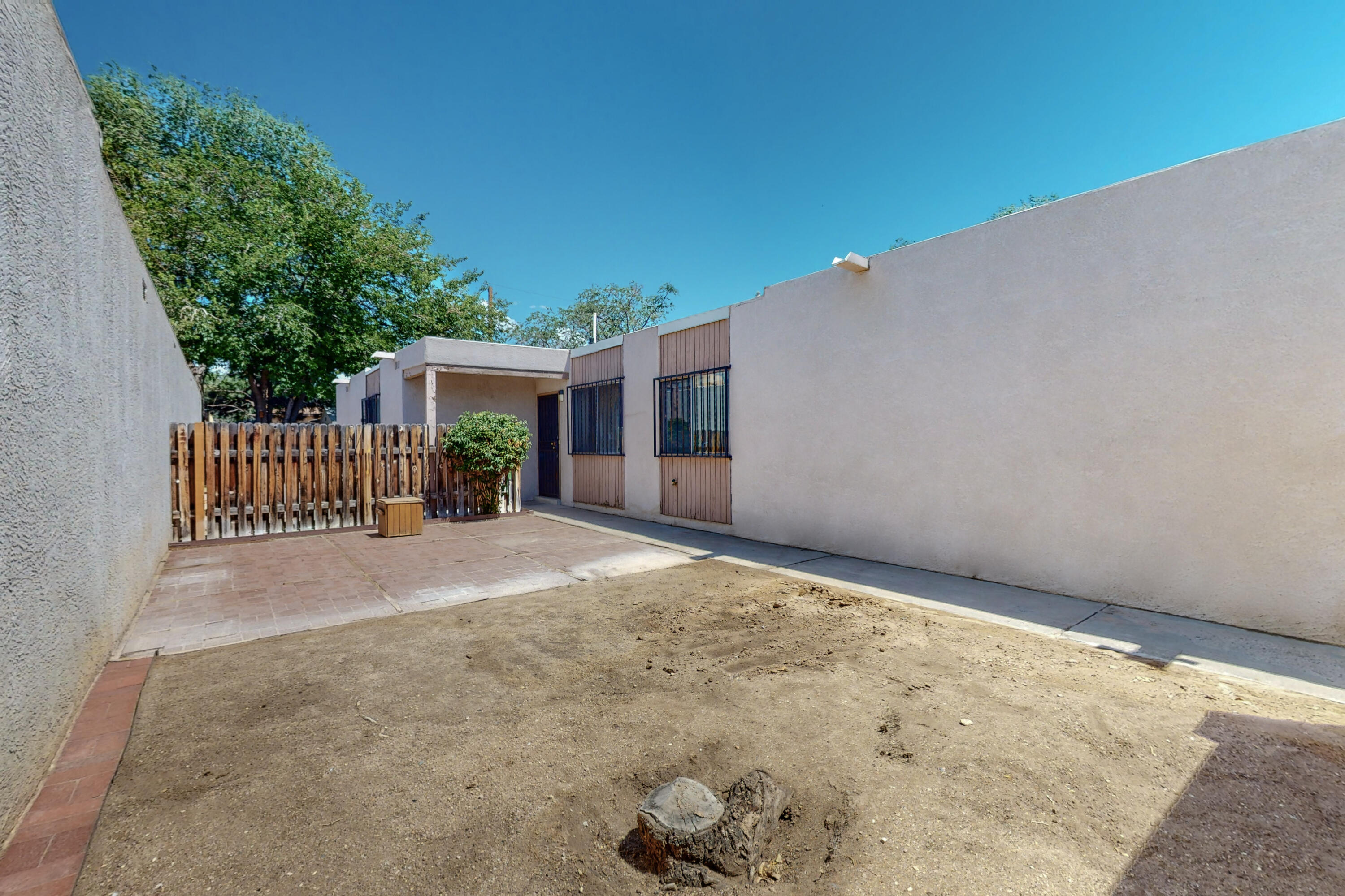 612 Palomas Drive SE