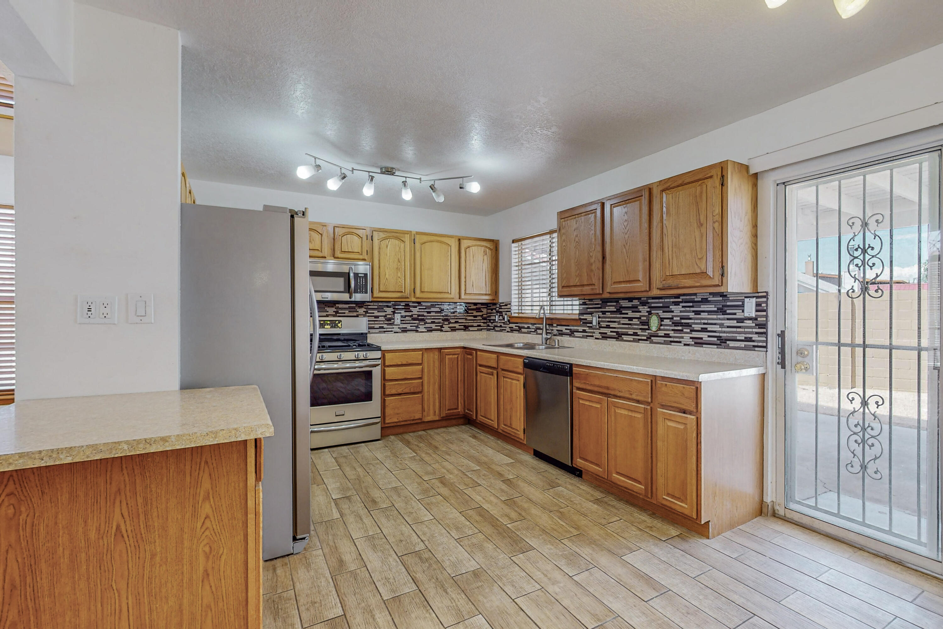 3311 Vista Del Sur Street NW