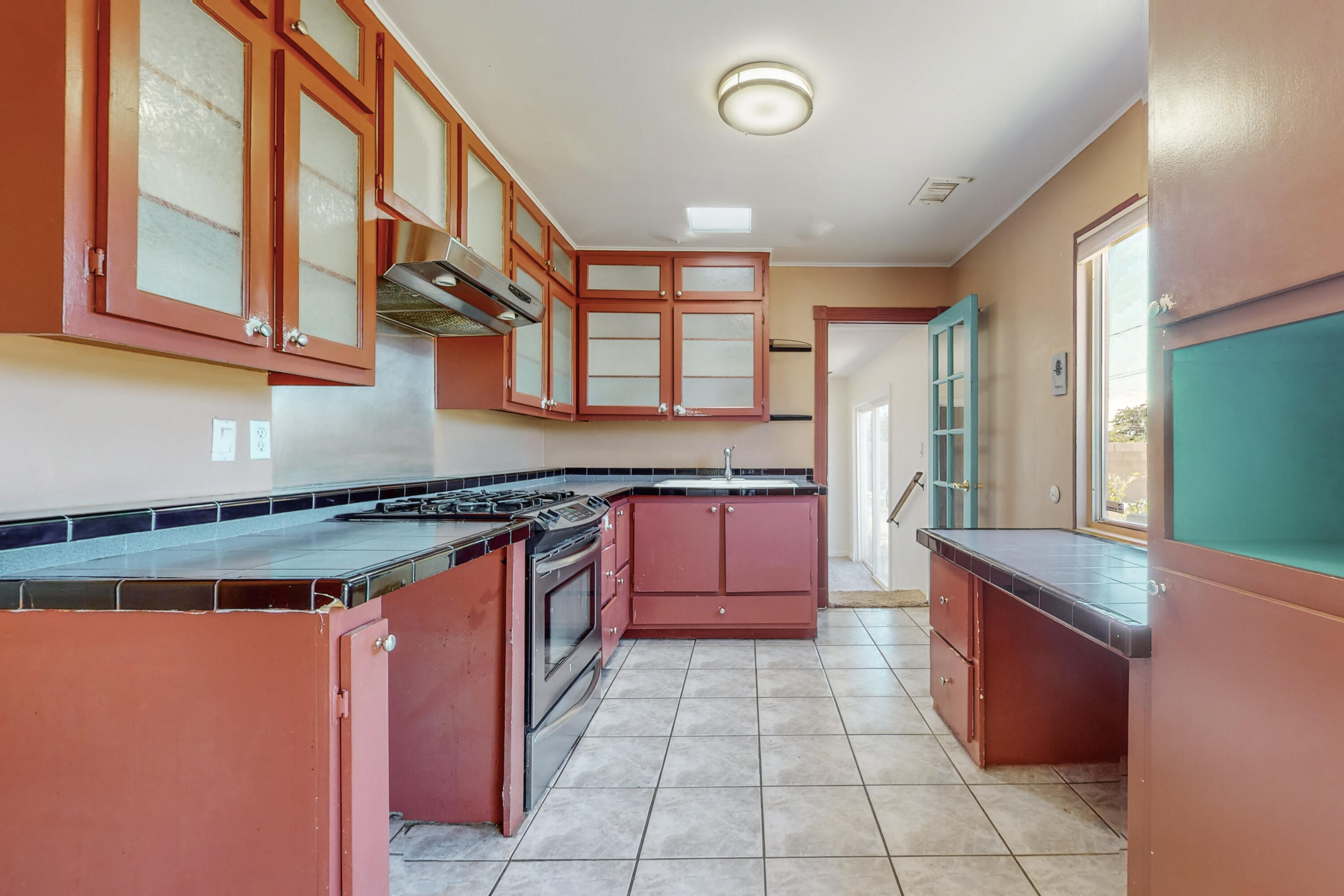 2433 Elizabeth Street NE