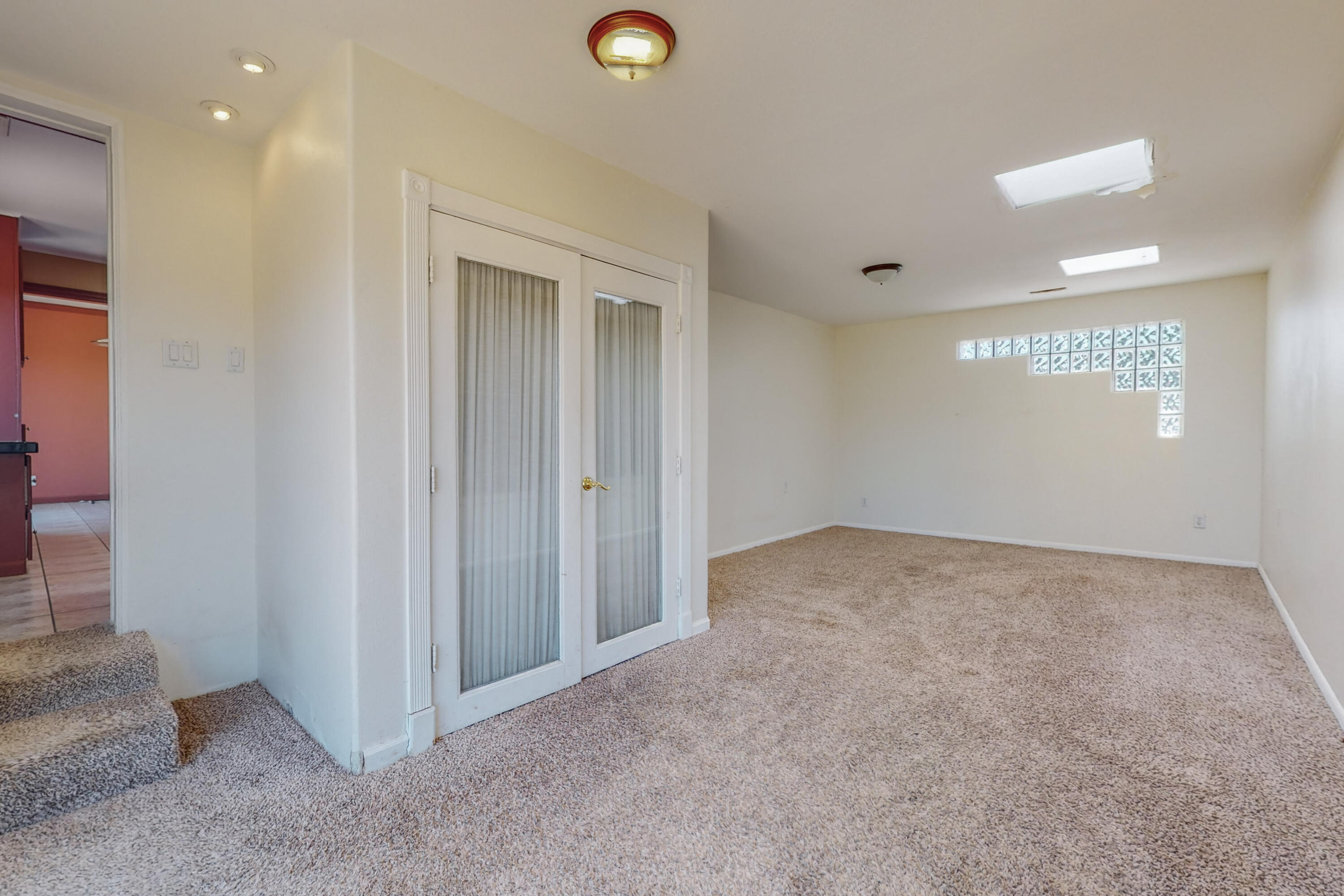 2433 Elizabeth Street NE