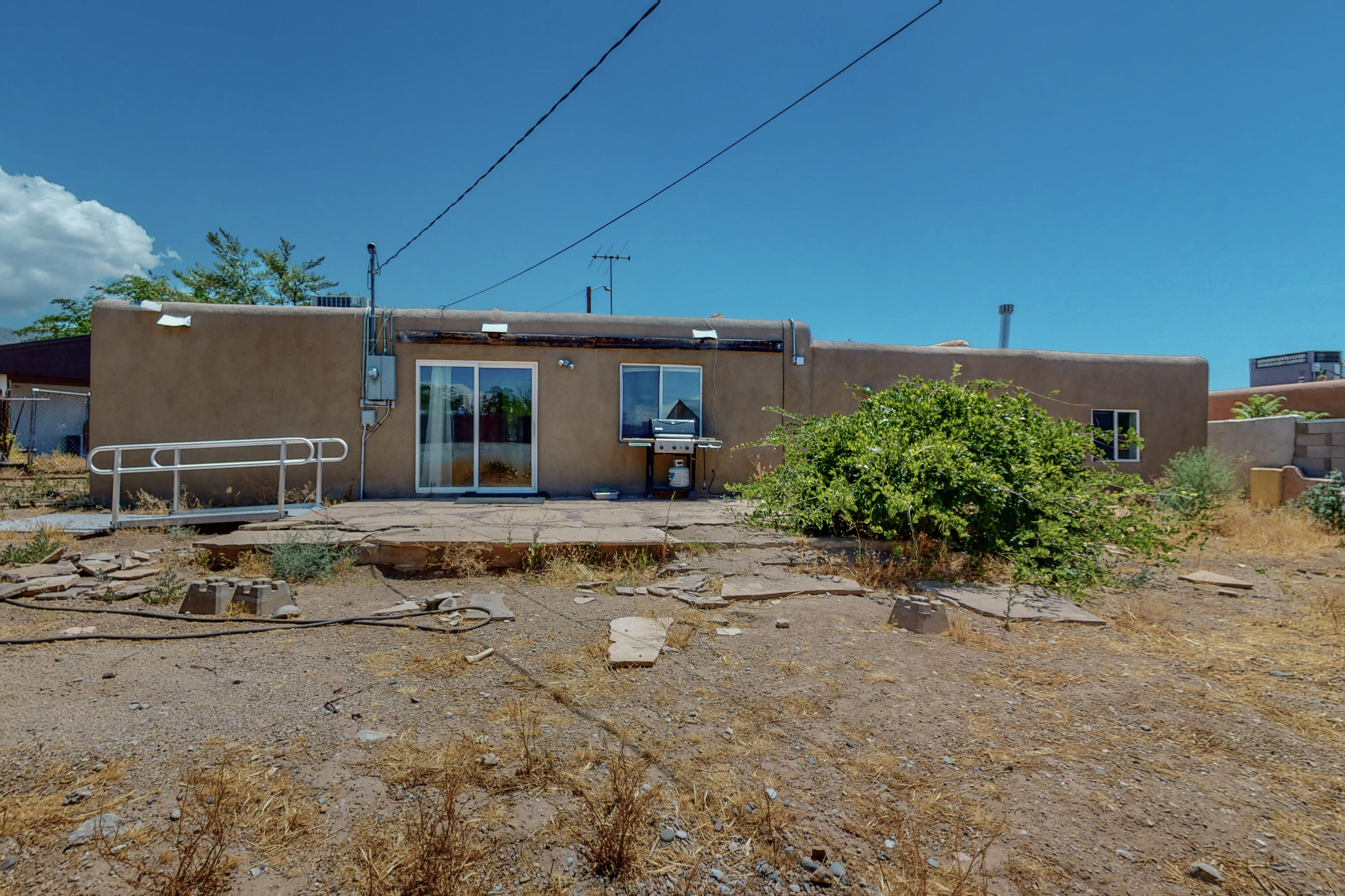 2433 Elizabeth Street NE