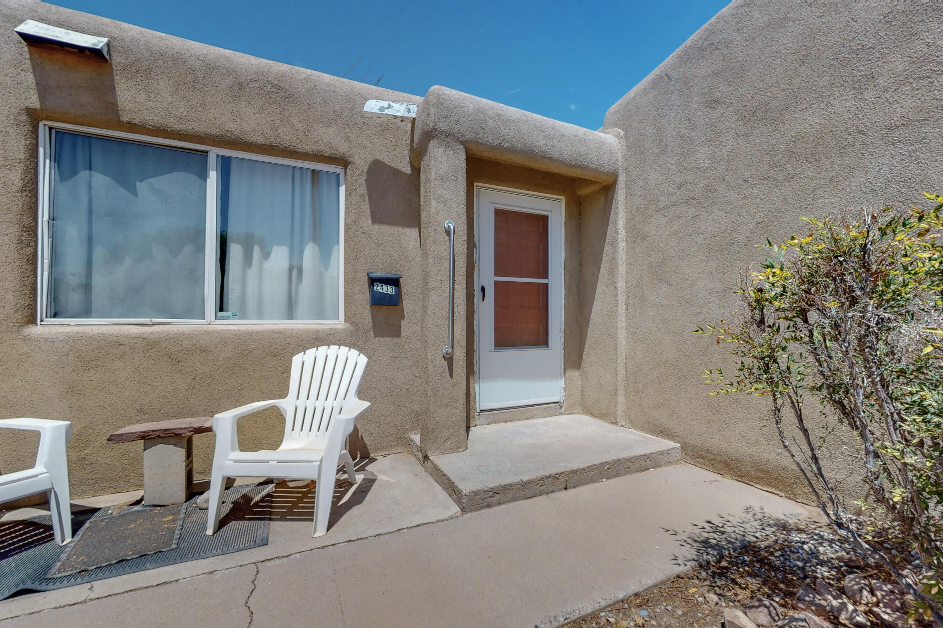 2433 Elizabeth Street NE