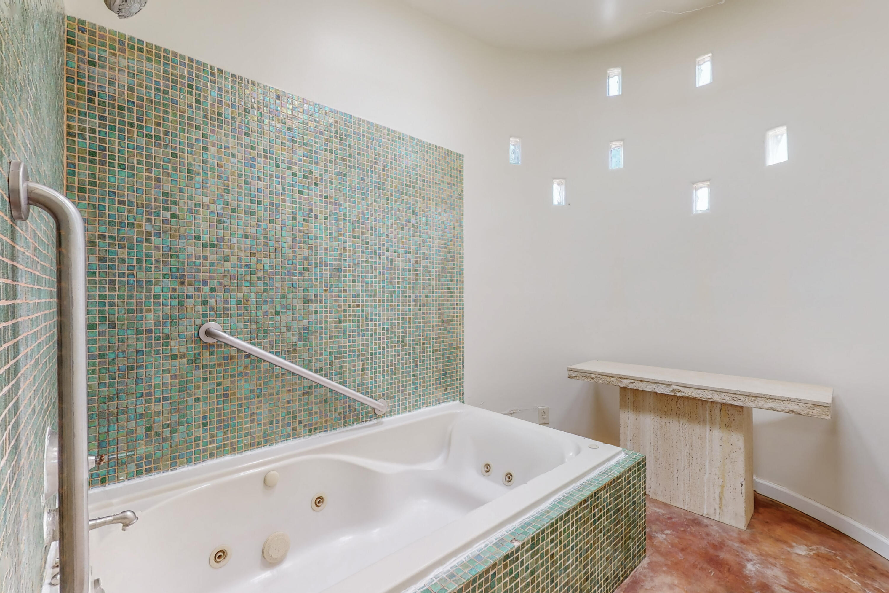 2433 Elizabeth Street NE