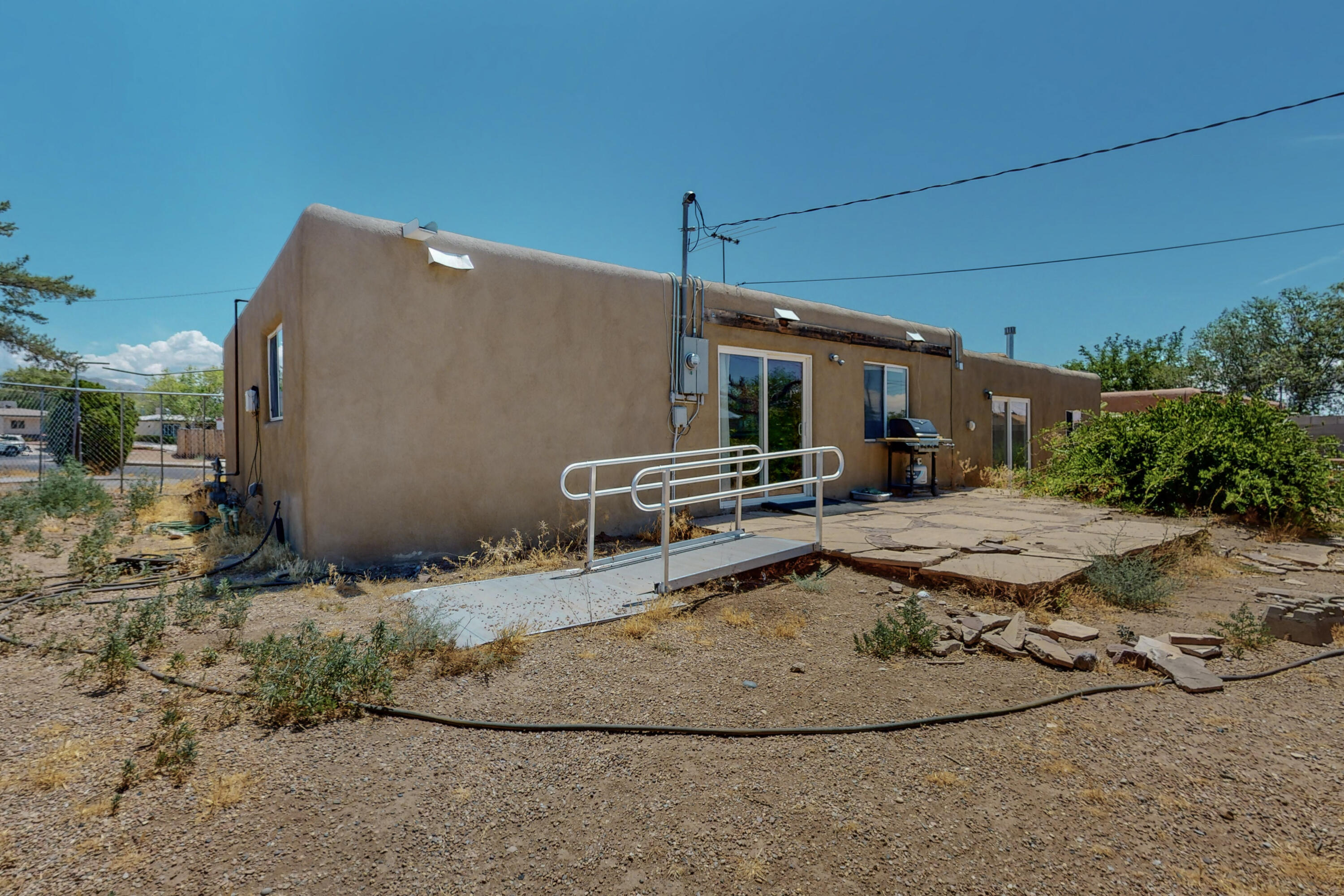 2433 Elizabeth Street NE