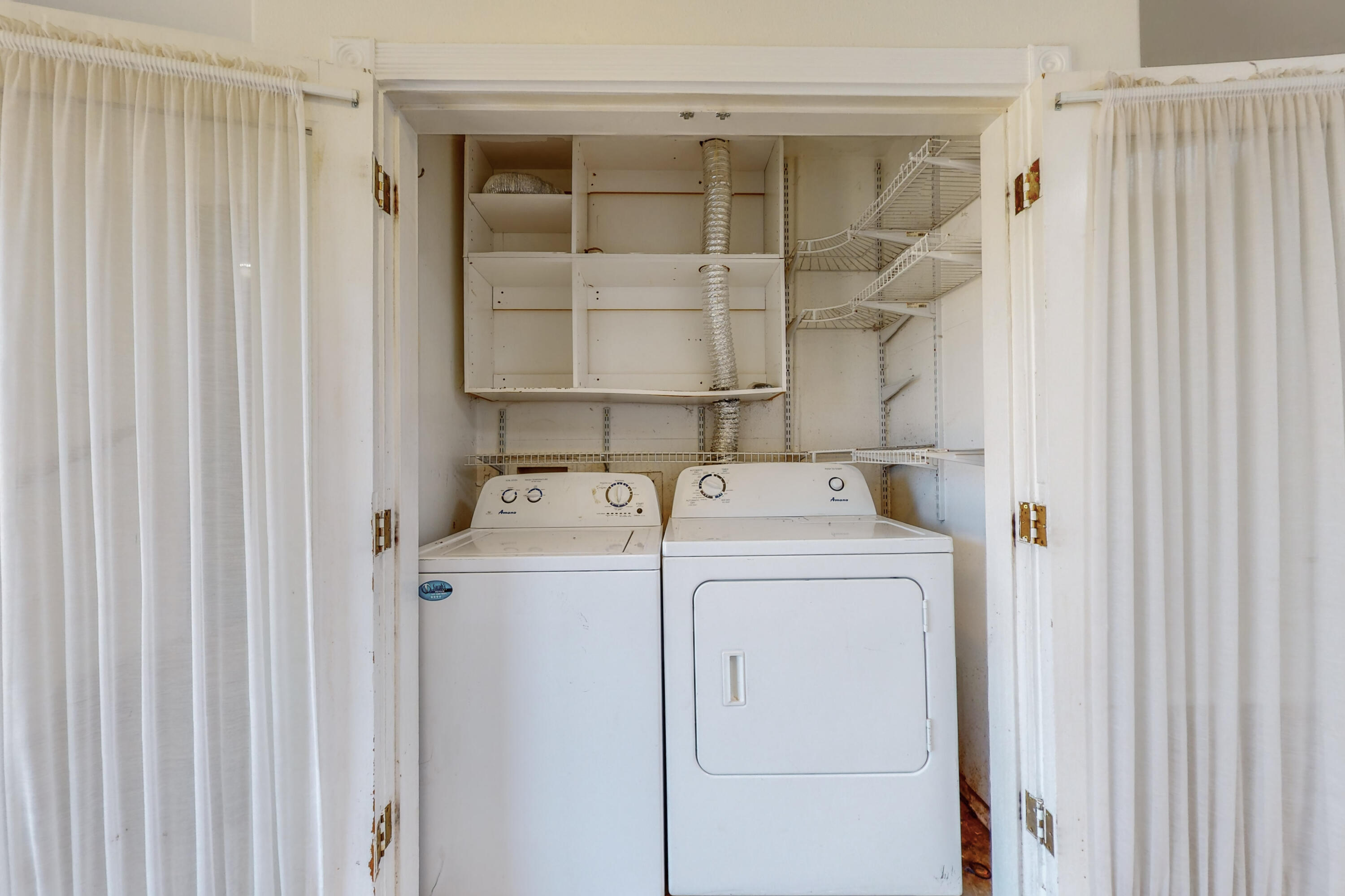 2433 Elizabeth Street NE