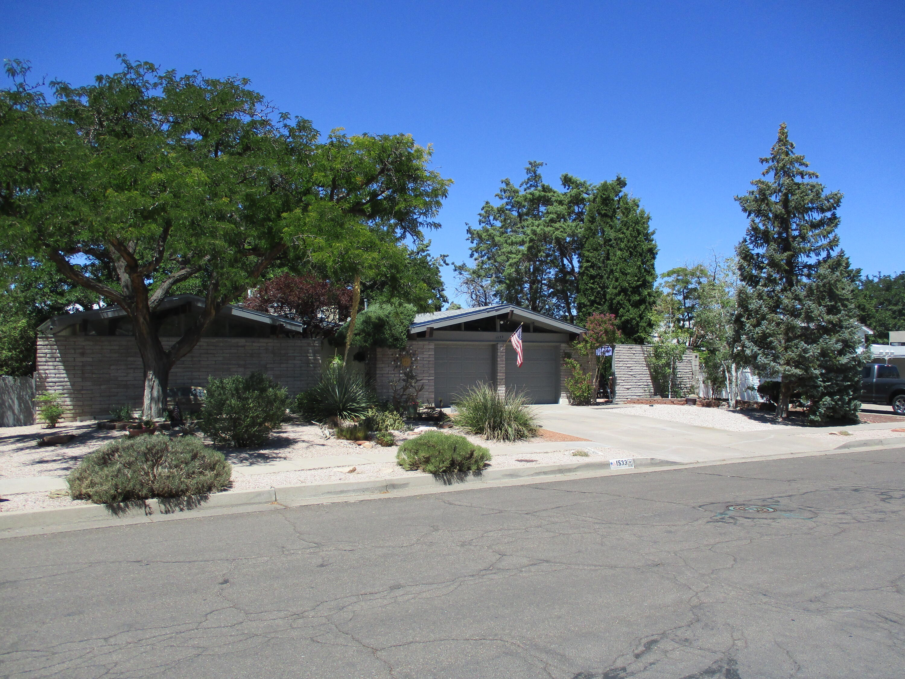 1533 Figueroa Drive NE
