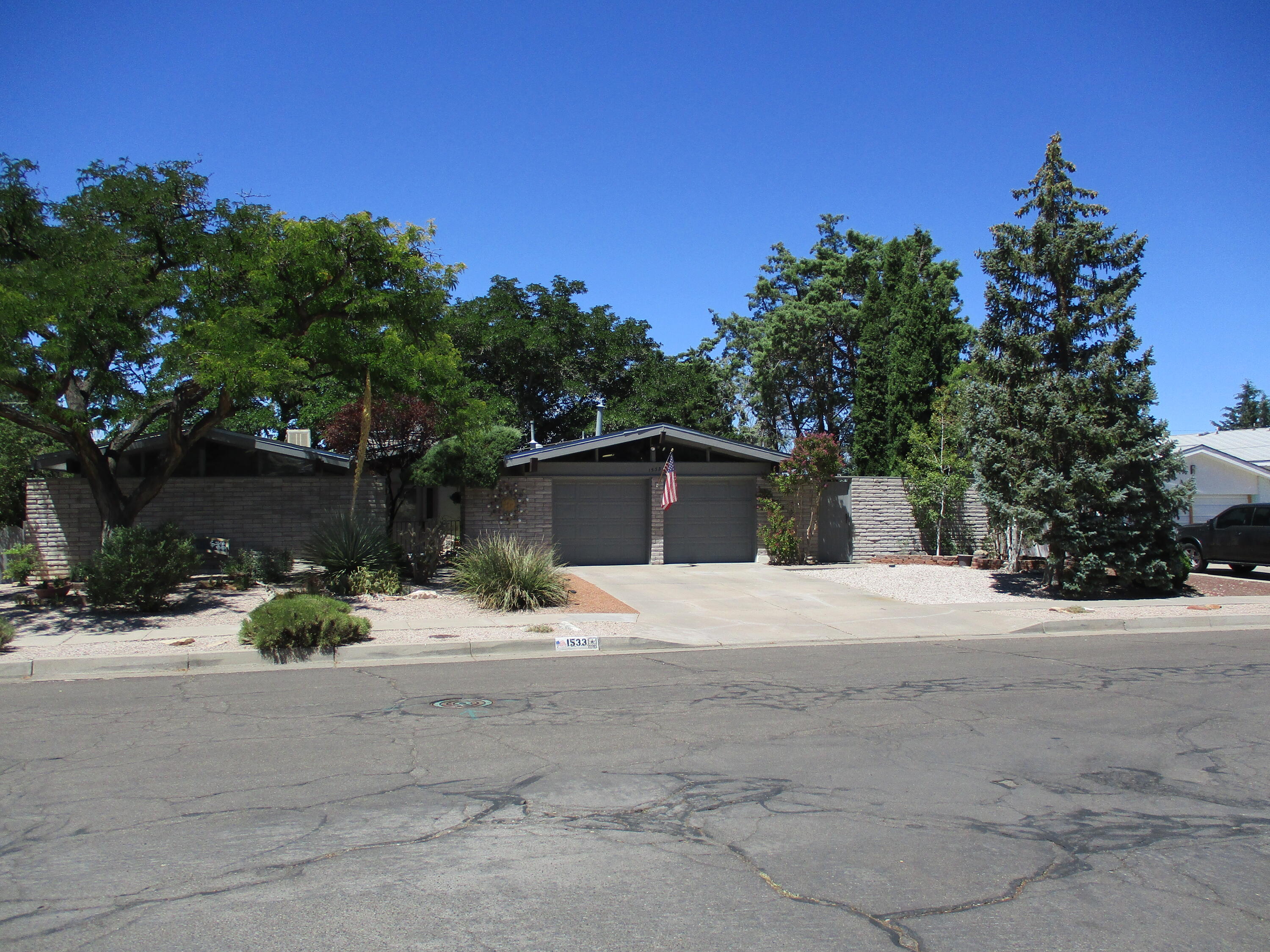 1533 Figueroa Drive NE