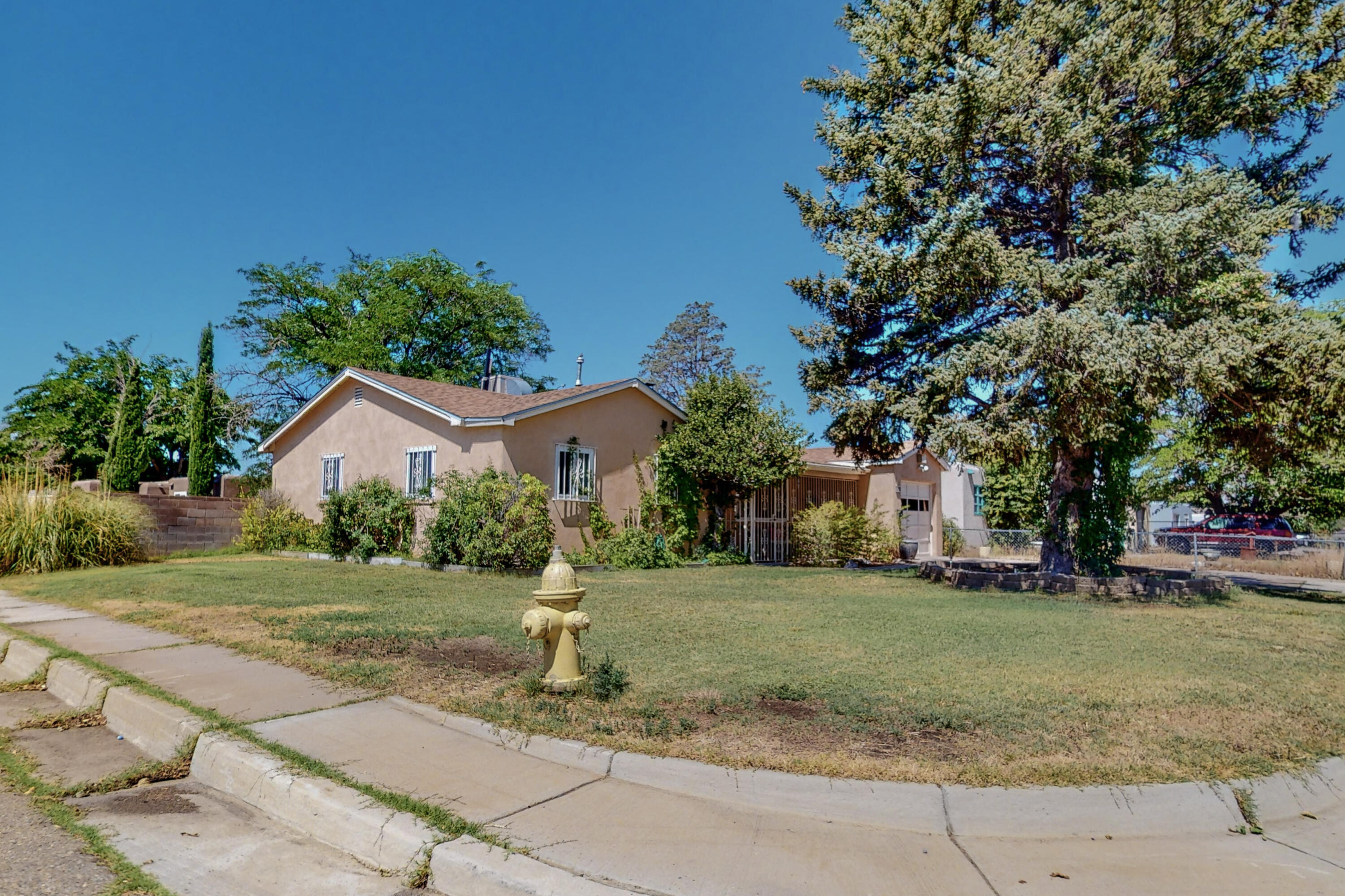2201 Glorieta Street NE