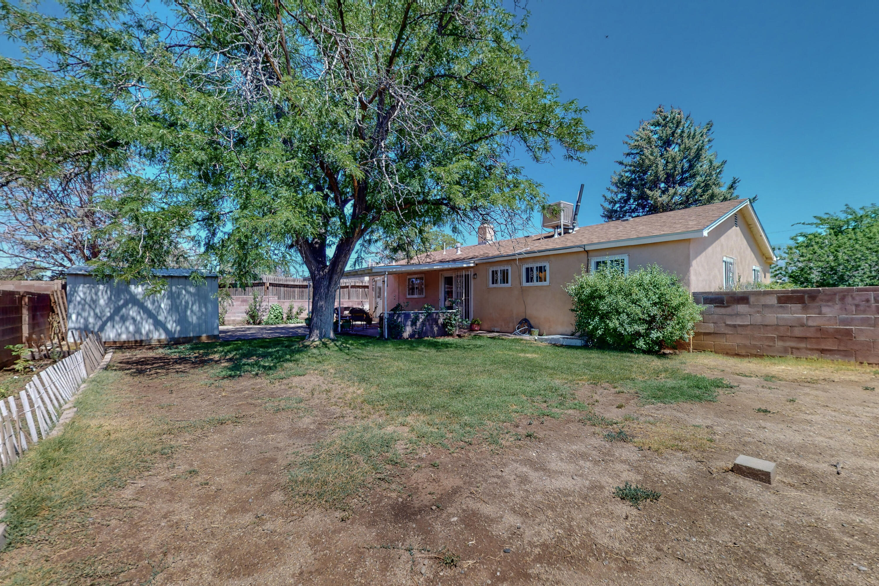 2201 Glorieta Street NE