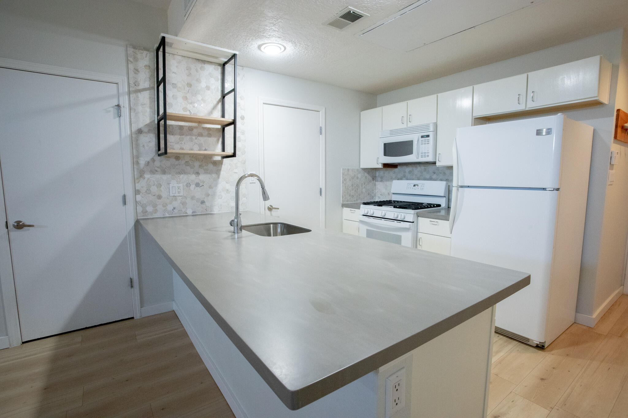 702 Broadway Boulevard SE Unit: 8