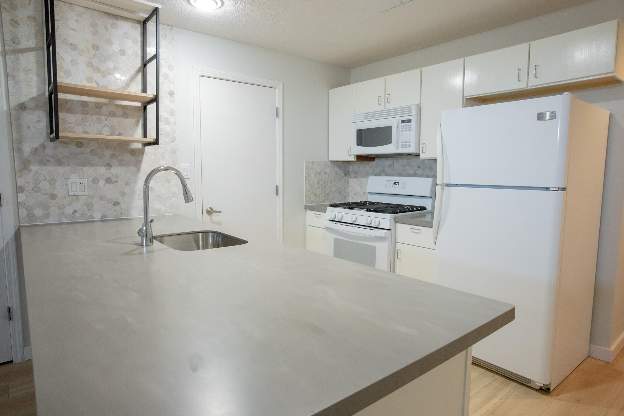 702 Broadway Boulevard SE Unit: 8