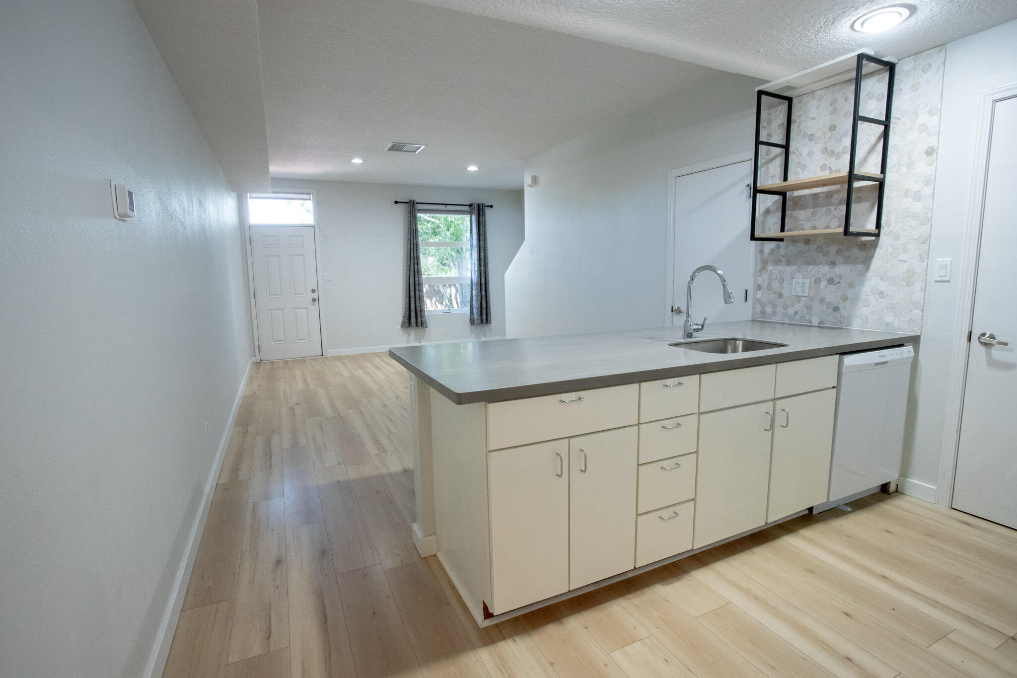 702 Broadway Boulevard SE Unit: 8