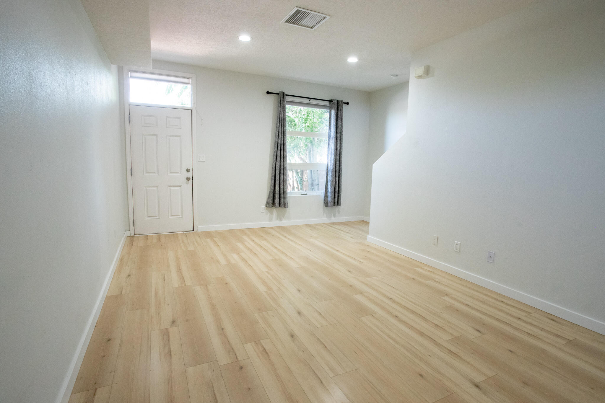 702 Broadway Boulevard SE Unit: 8