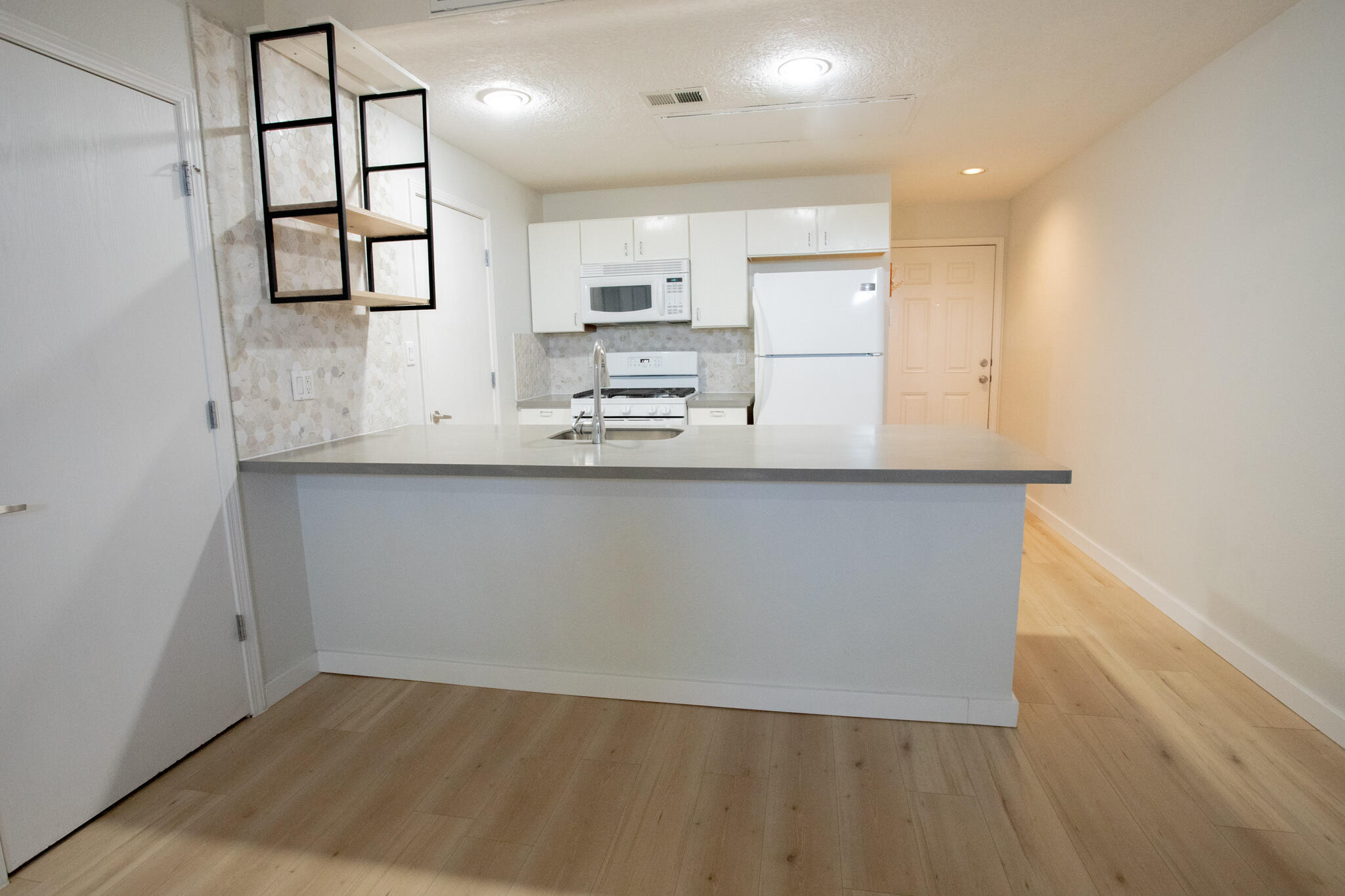 702 Broadway Boulevard SE Unit: 8
