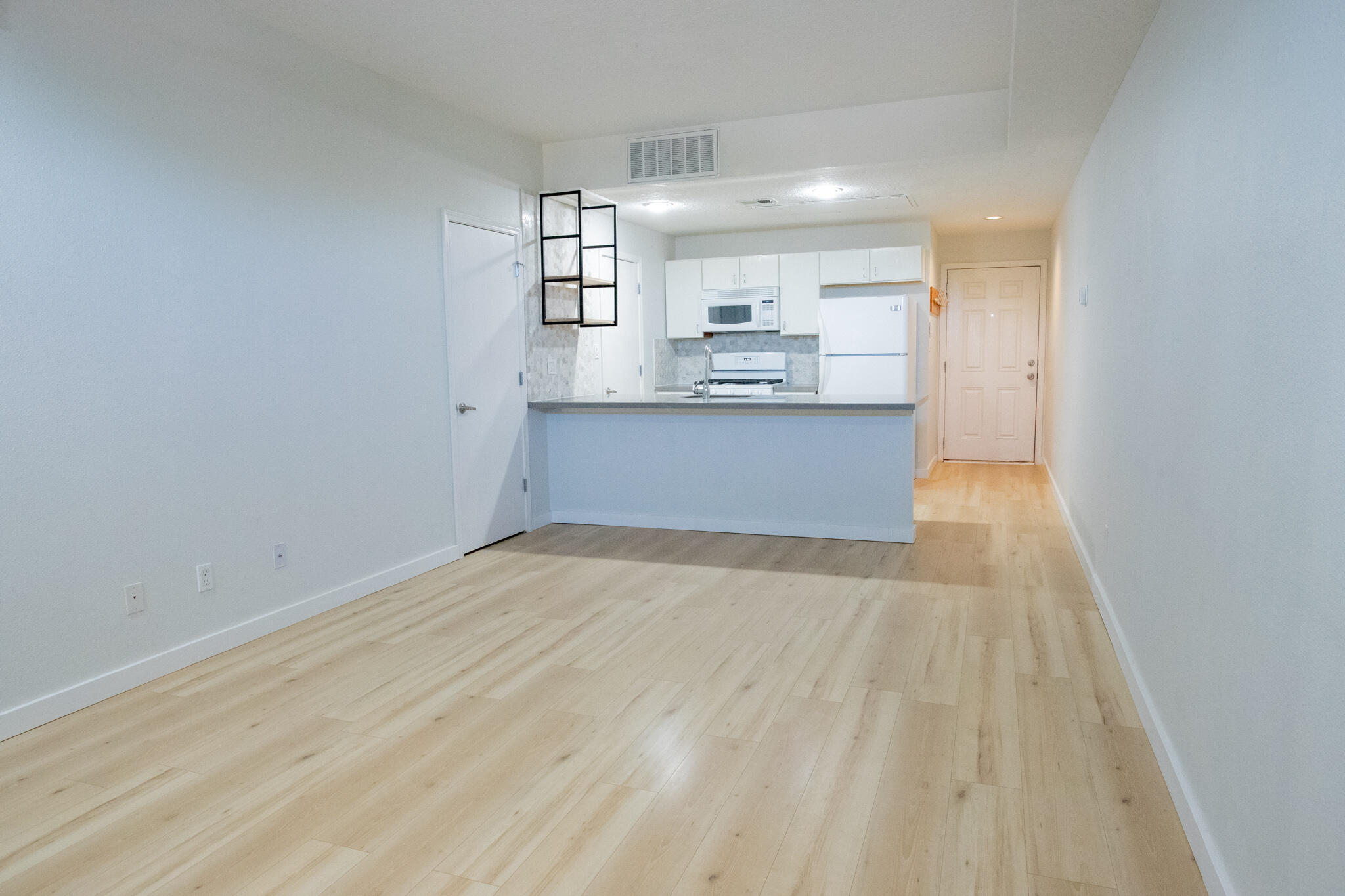 702 Broadway Boulevard SE Unit: 8