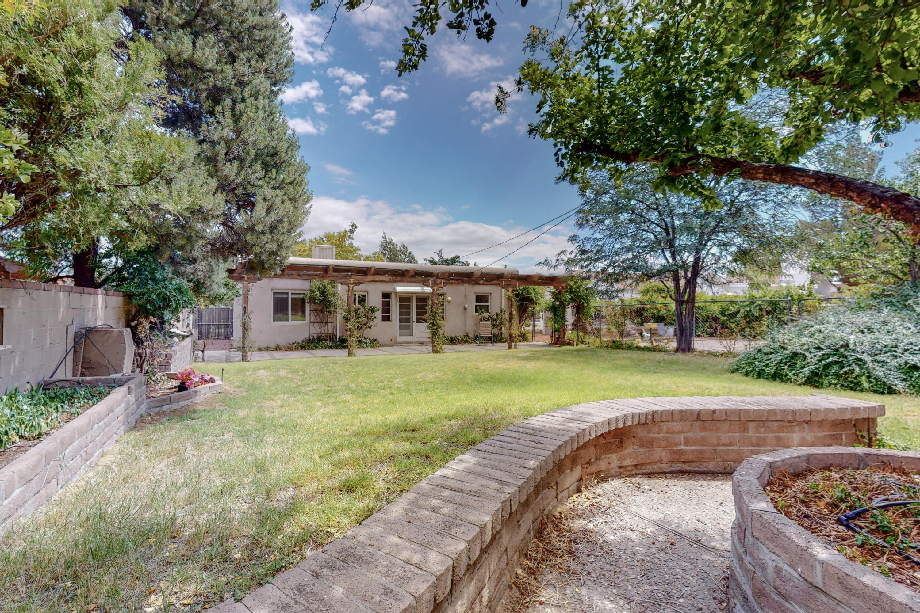 1805 Ridgecrest Circle SE