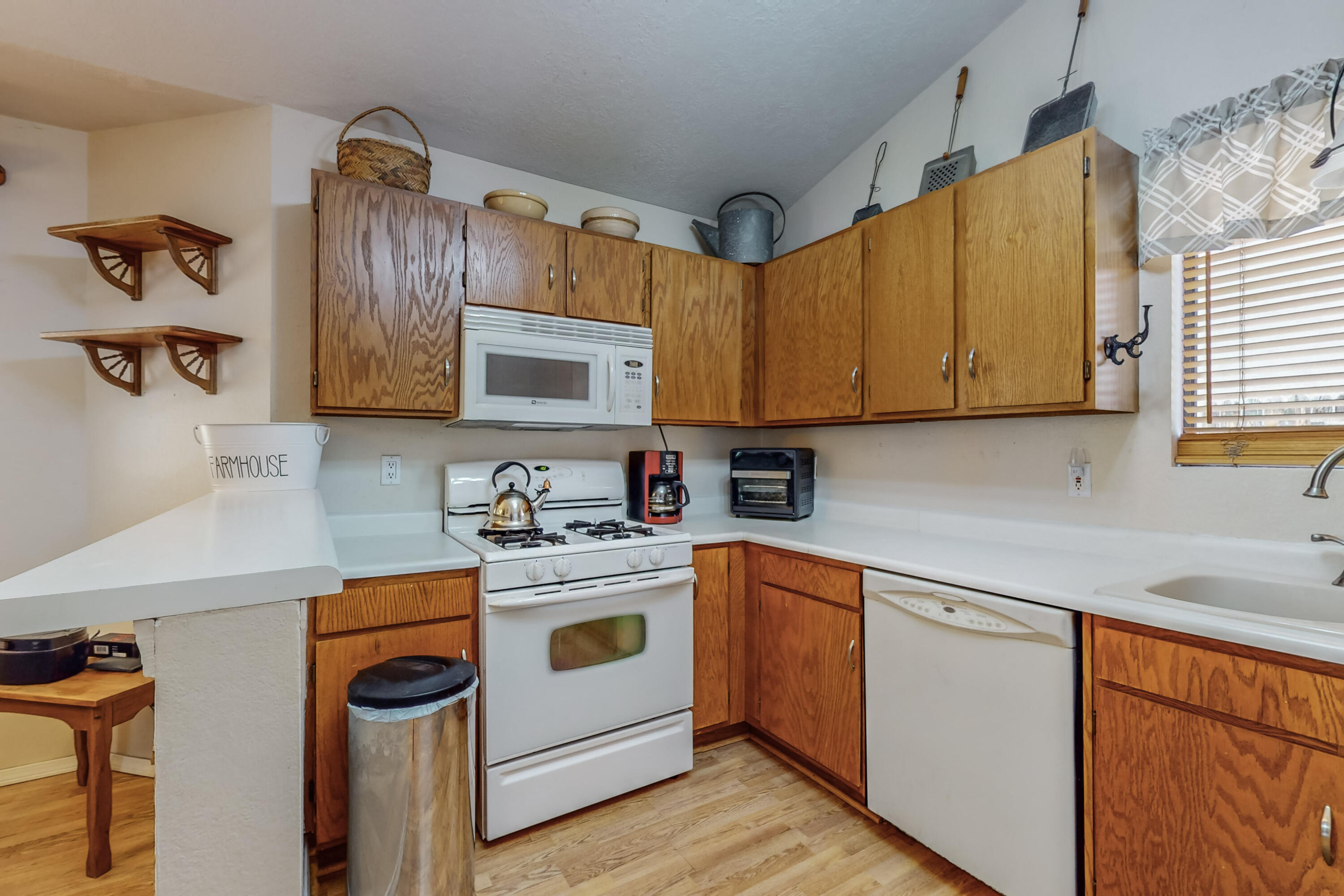 7516 Vista Alegre Street NW