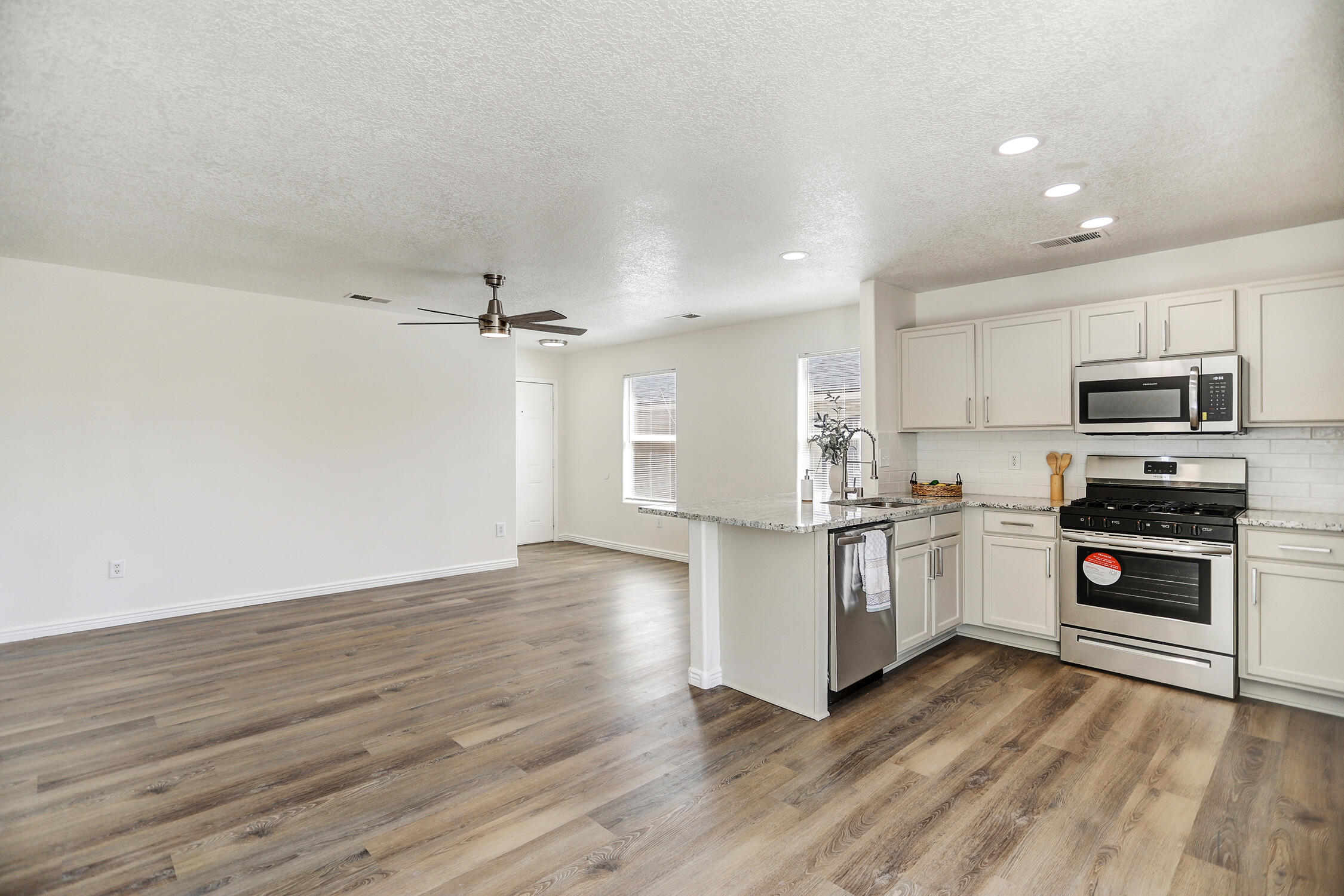 10040 Range Road SW