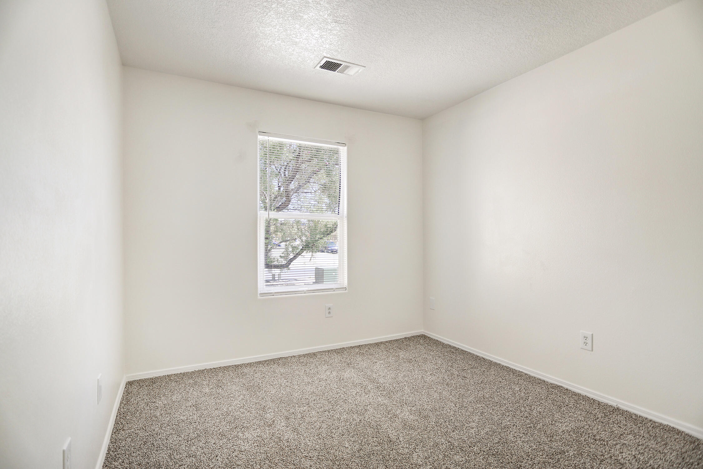 10040 Range Road SW