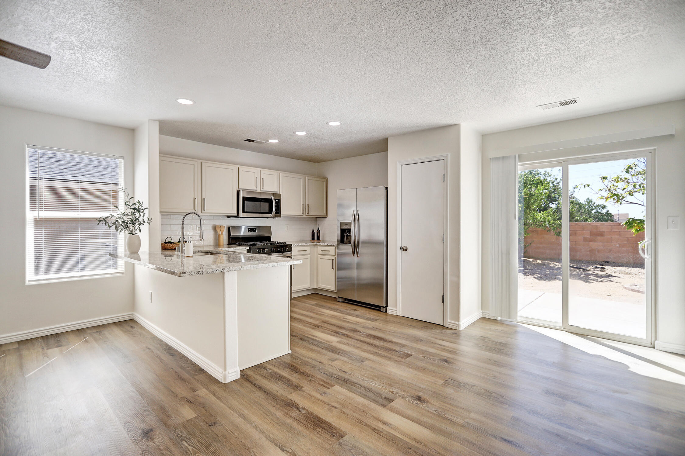 10040 Range Road SW