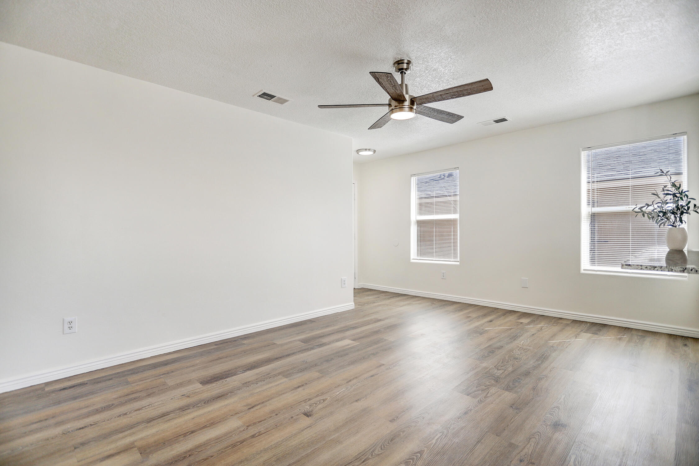 10040 Range Road SW