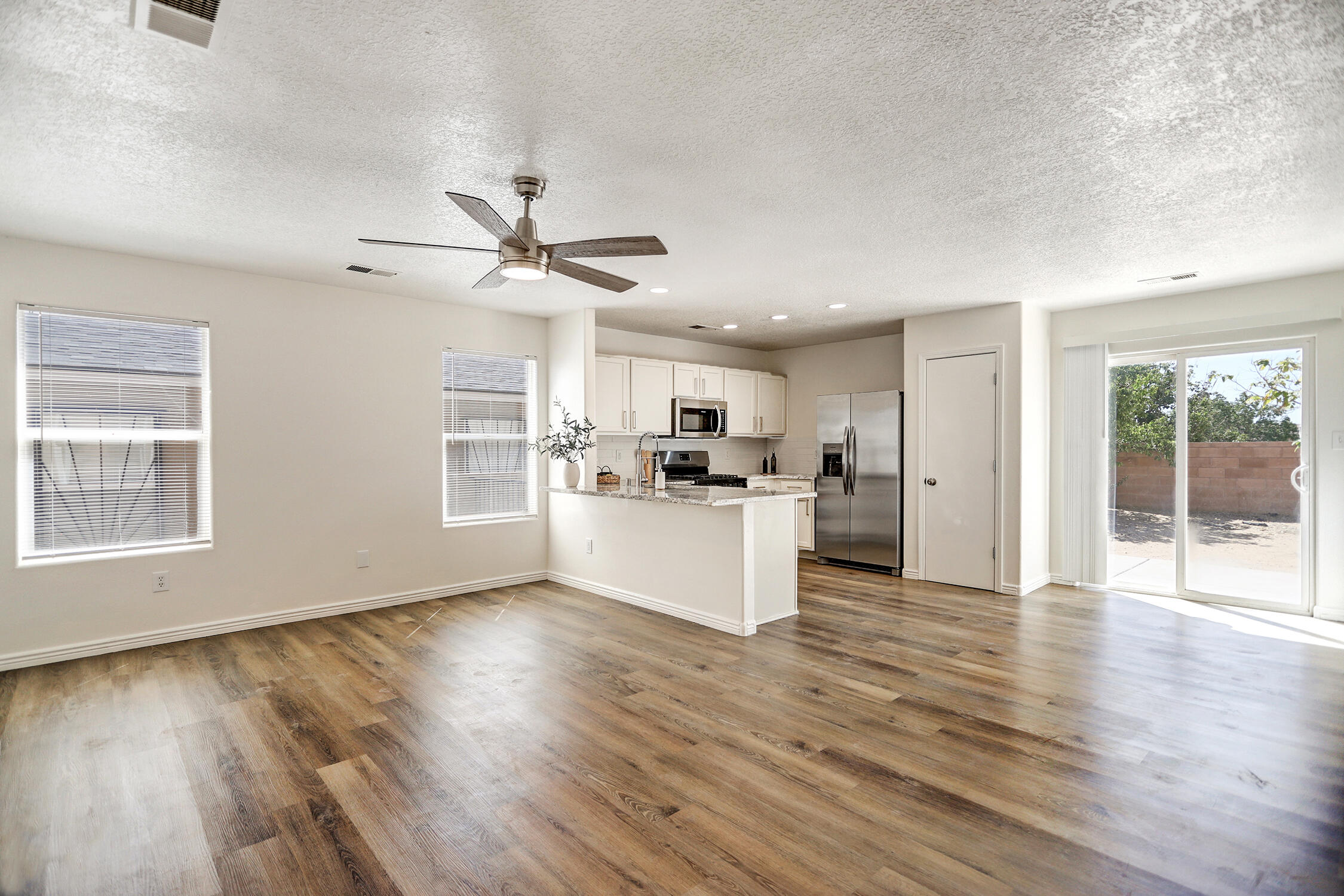 10040 Range Road SW