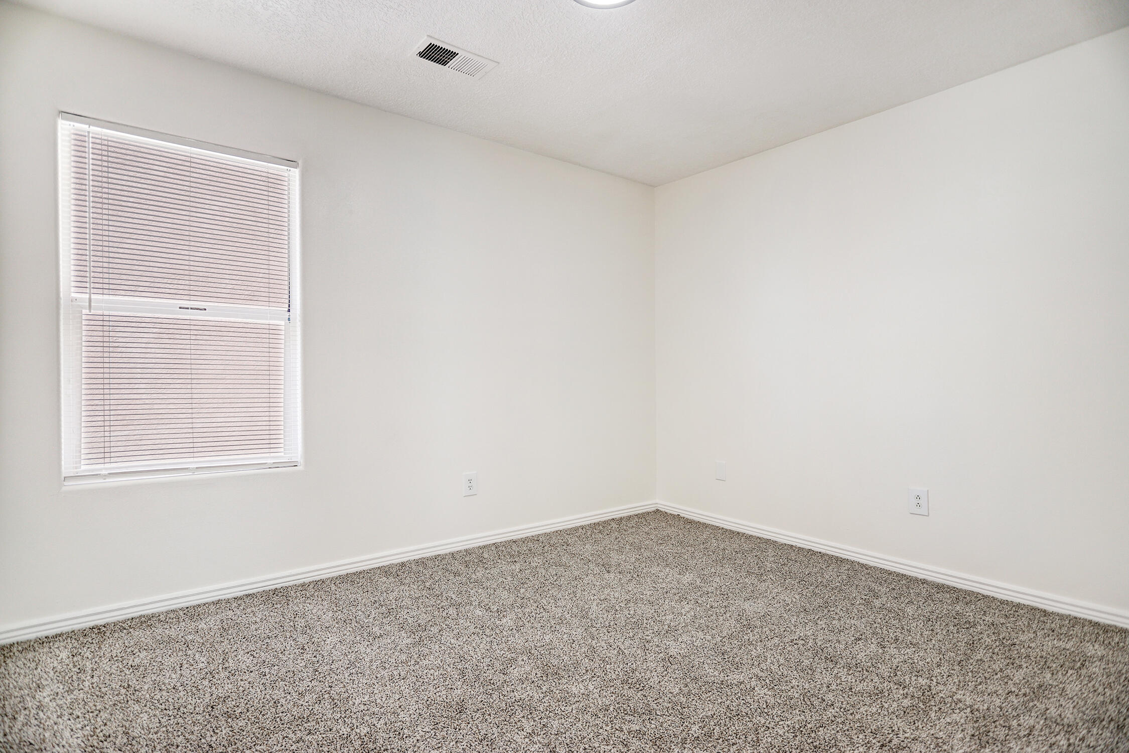 10040 Range Road SW