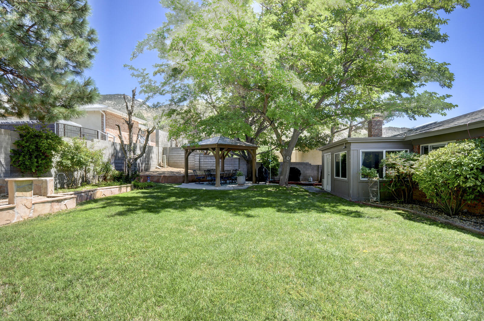 4104 Camino De La Sierra NE