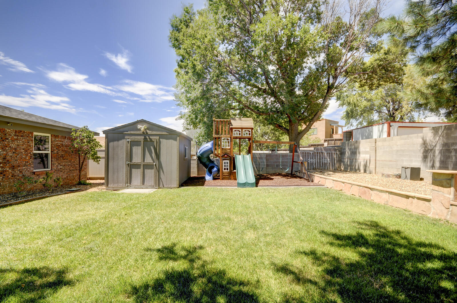 4104 Camino De La Sierra NE