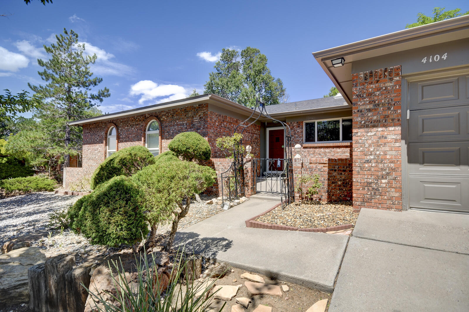 4104 Camino De La Sierra NE