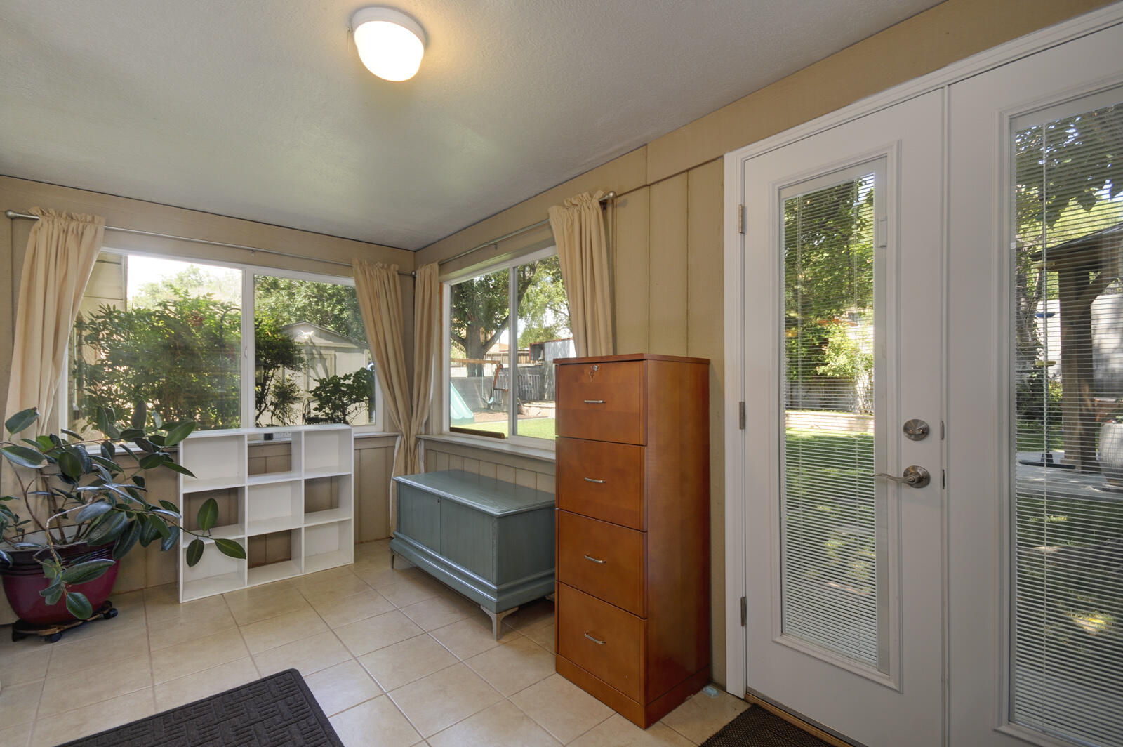 4104 Camino De La Sierra NE