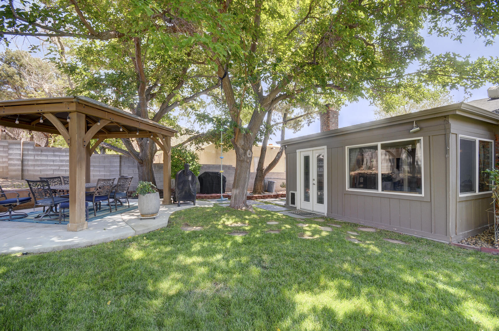 4104 Camino De La Sierra NE