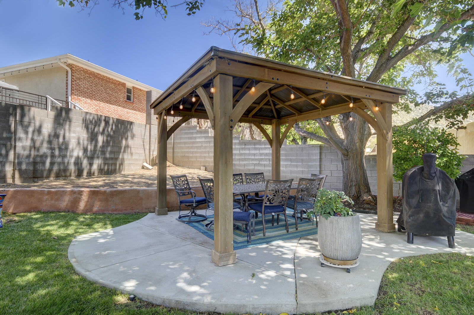 4104 Camino De La Sierra NE