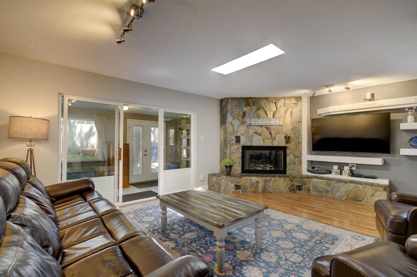 4104 Camino De La Sierra NE