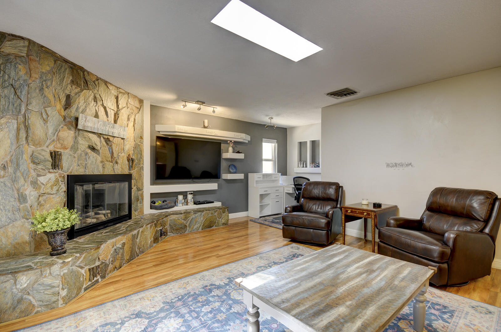 4104 Camino De La Sierra NE