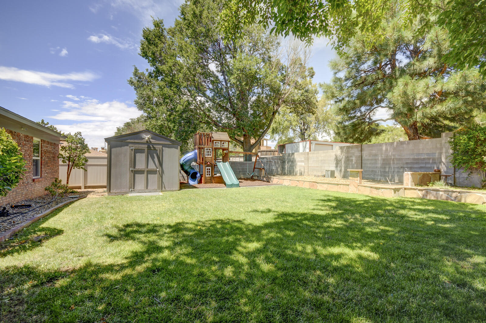 4104 Camino De La Sierra NE